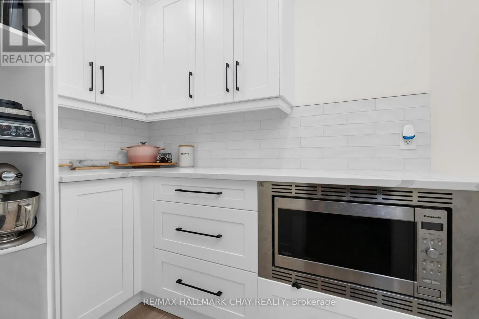 3 HEATHERWOOD DRIVE