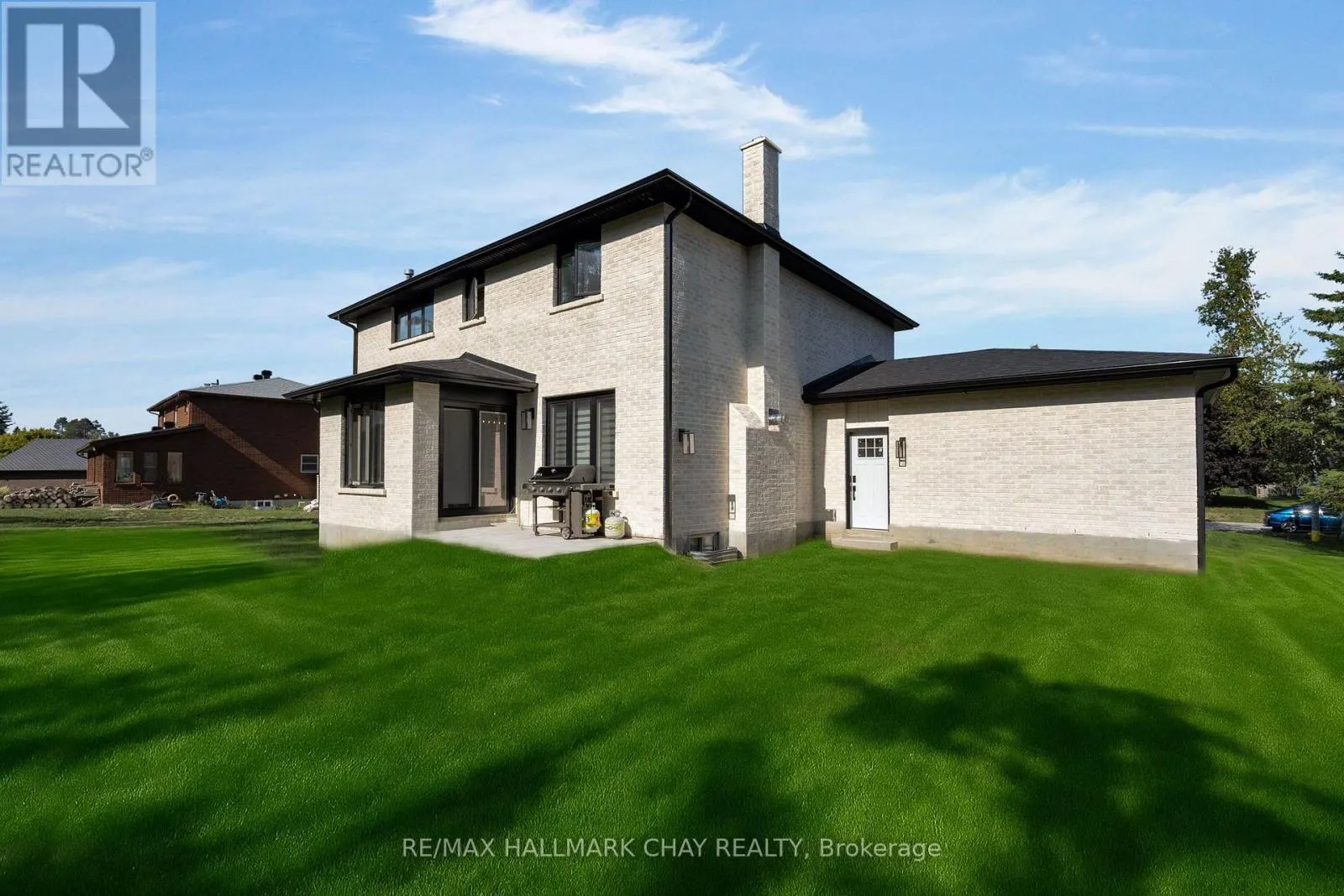 3 HEATHERWOOD DRIVE