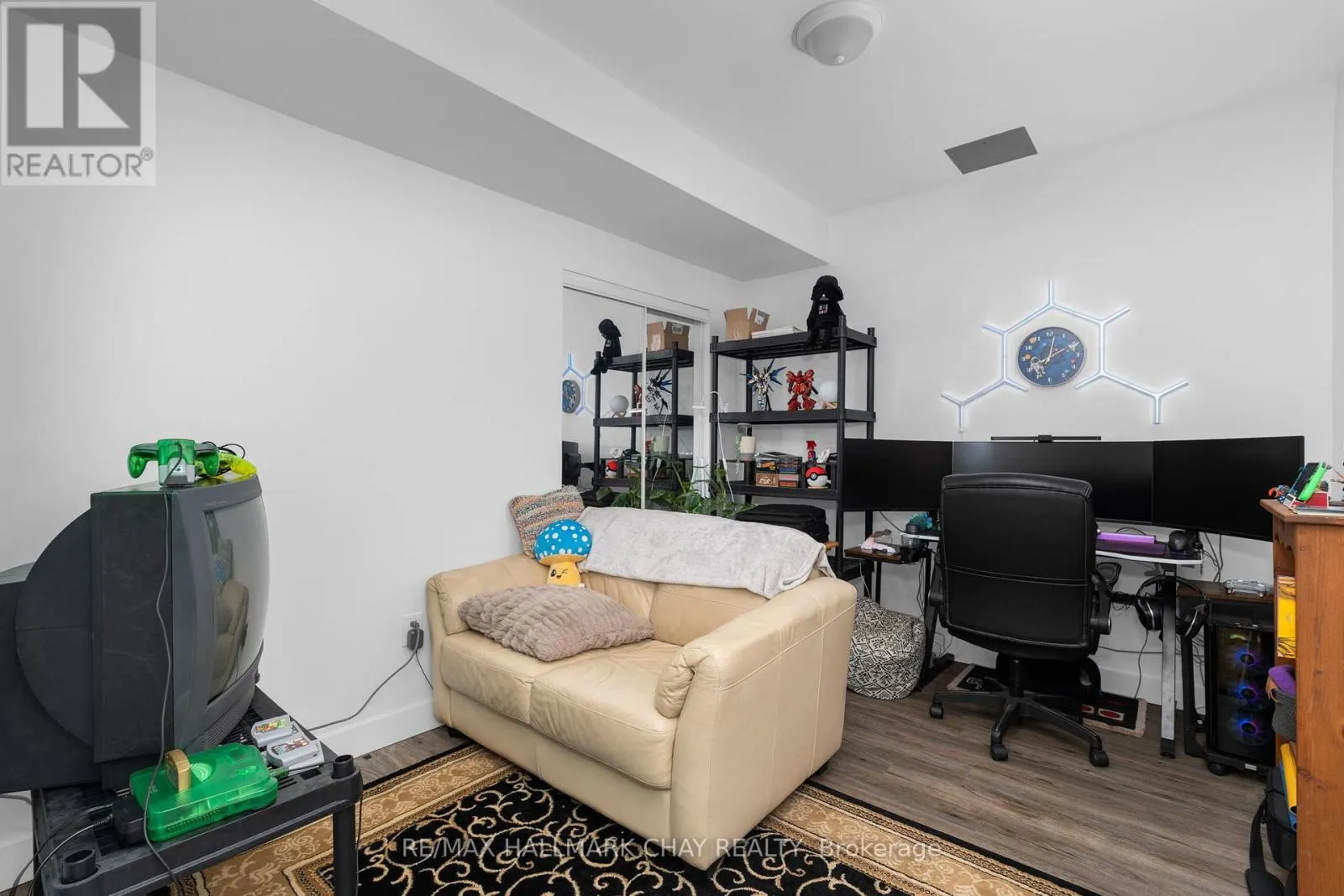 294 HICKLING TRAIL