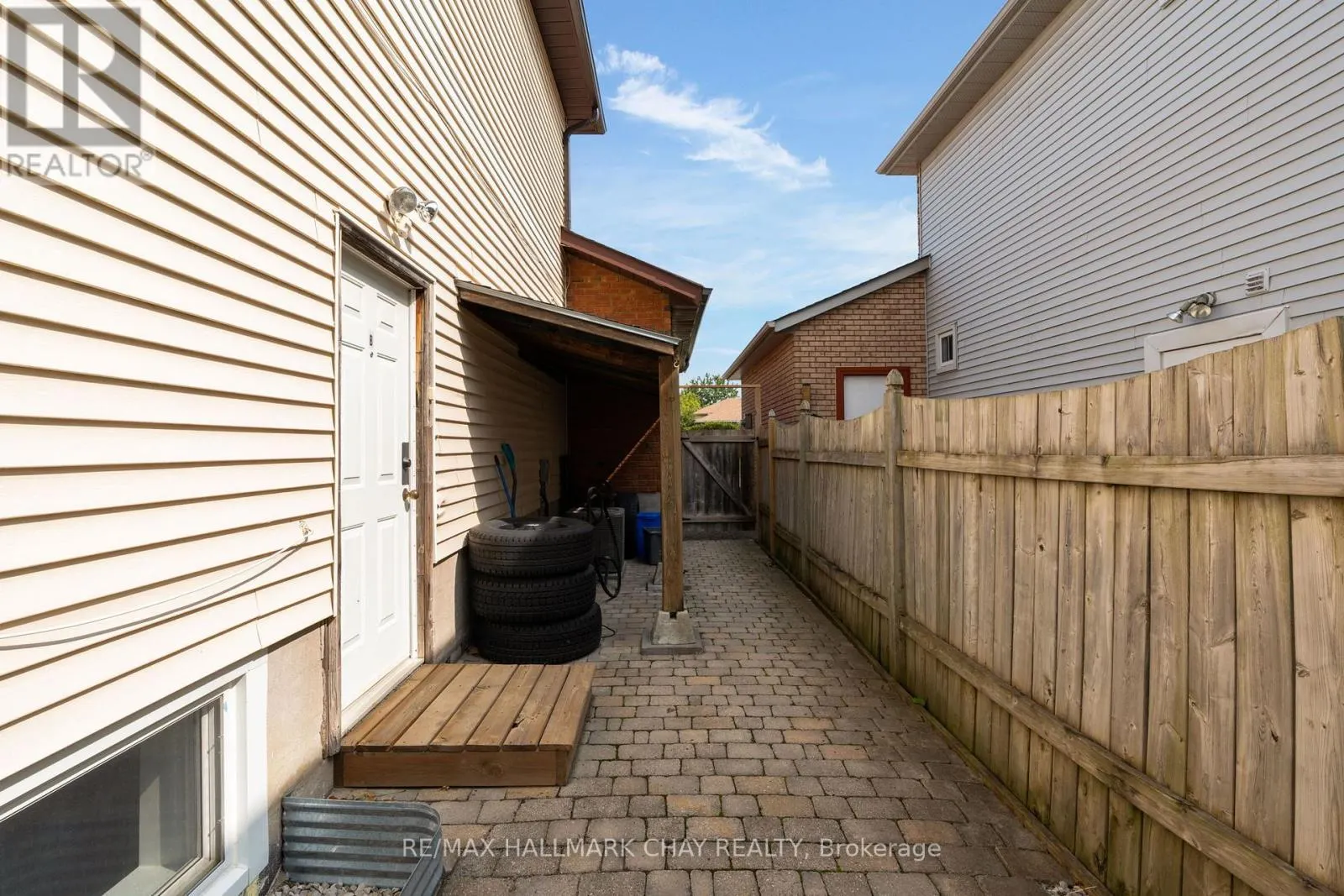 294 HICKLING TRAIL