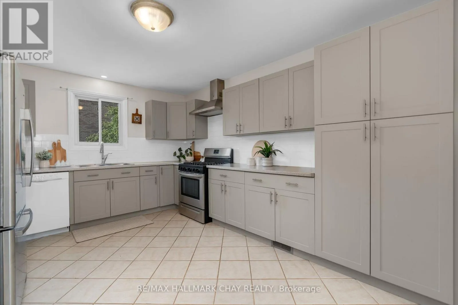 294 HICKLING TRAIL