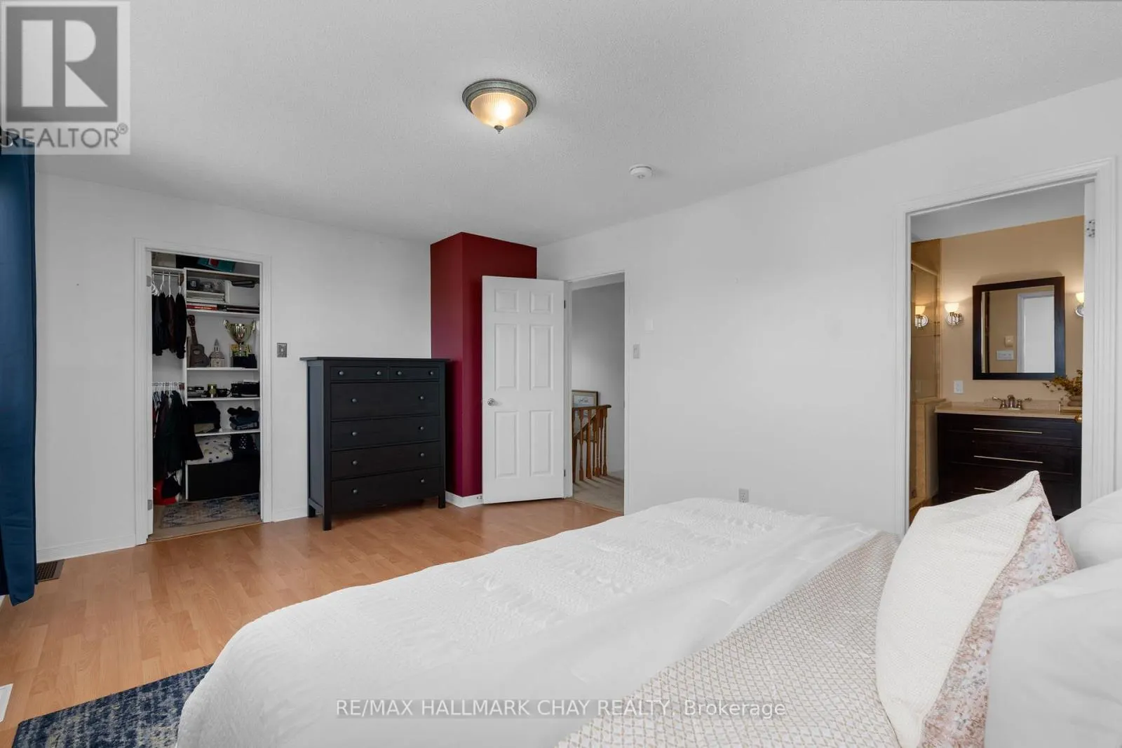 294 HICKLING TRAIL