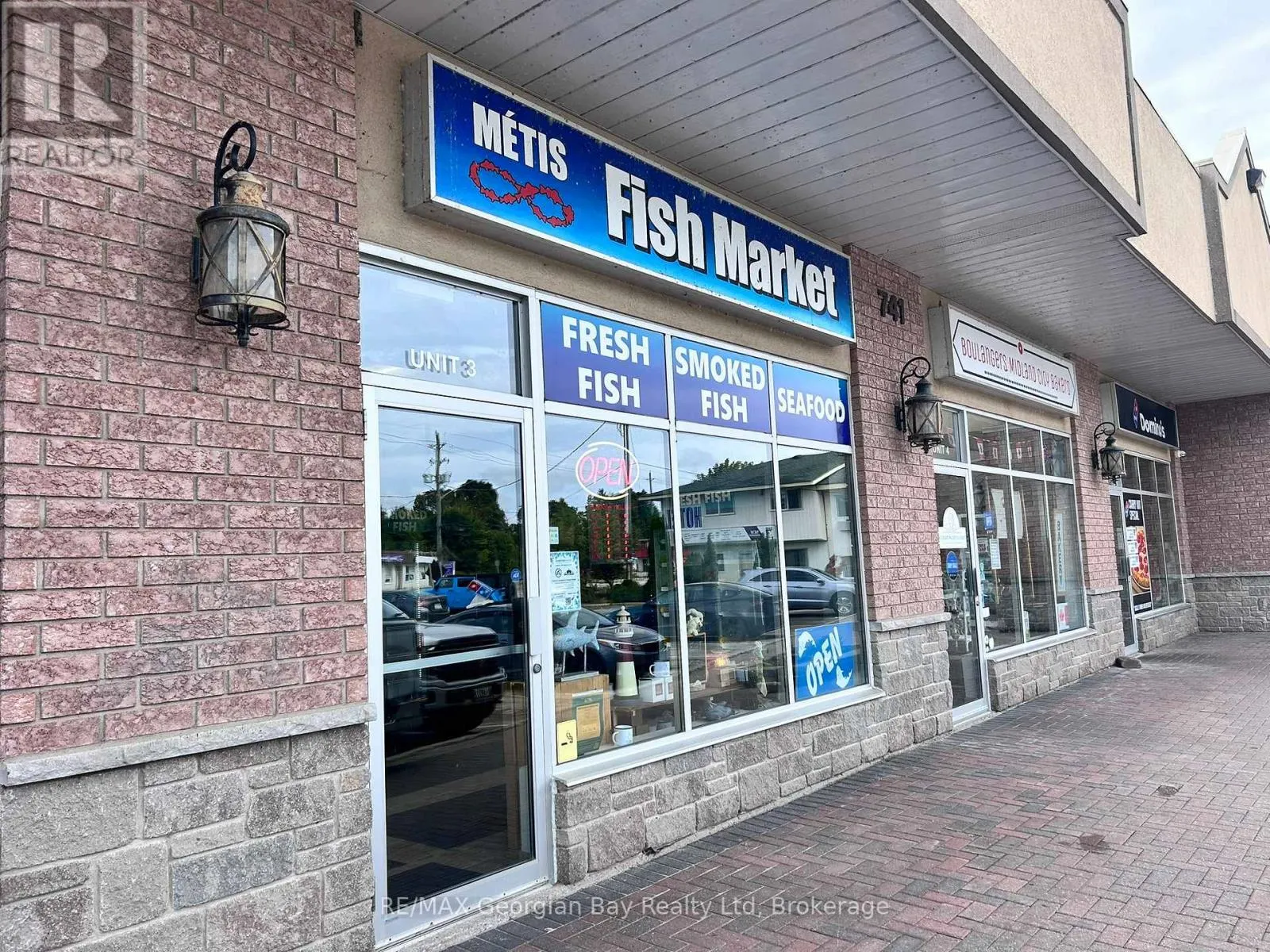3-741 YONGE STREET