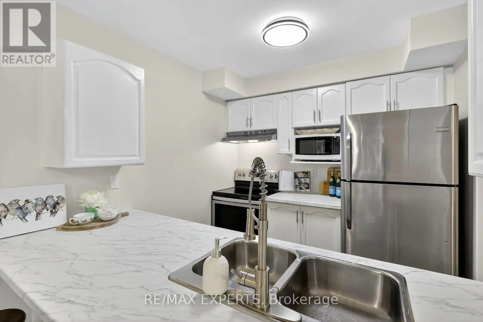 32 HUITEMA COURT
