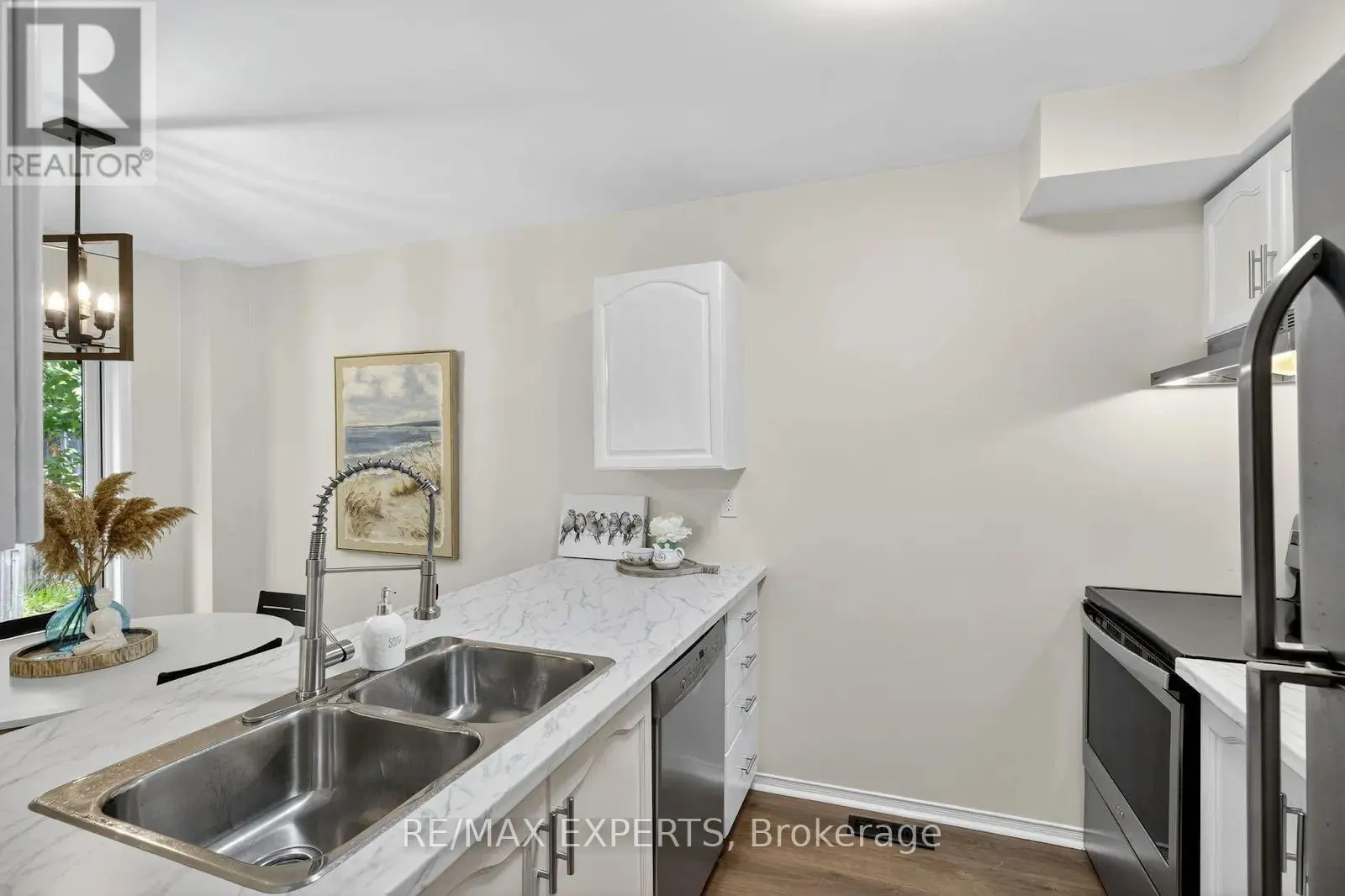 32 HUITEMA COURT