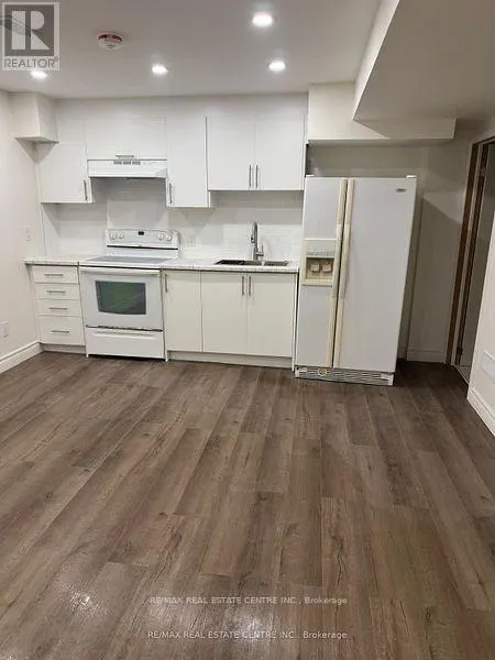 14 LINDSAY COURT