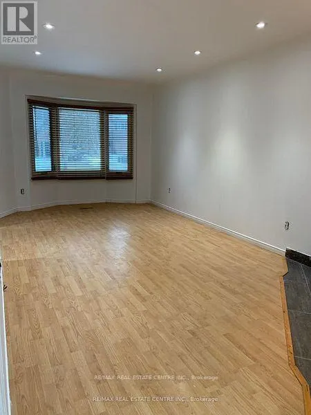 14 LINDSAY COURT