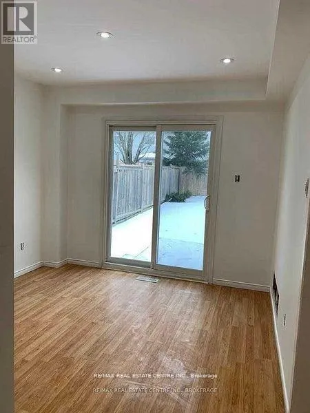 14 LINDSAY COURT