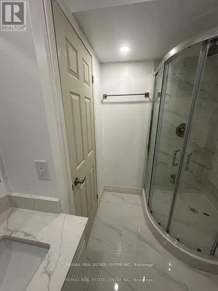 14 LINDSAY COURT