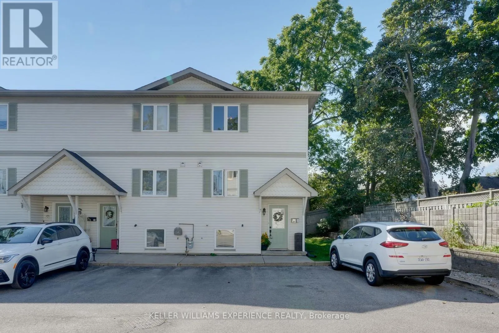 A4 - 440 YONGE STREET
