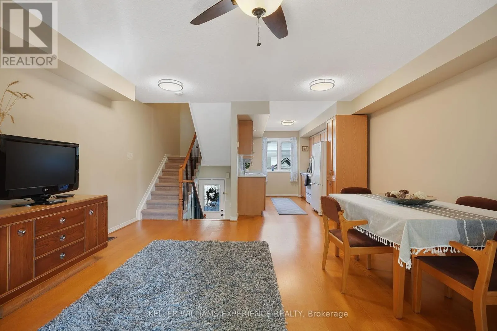 A4 - 440 YONGE STREET