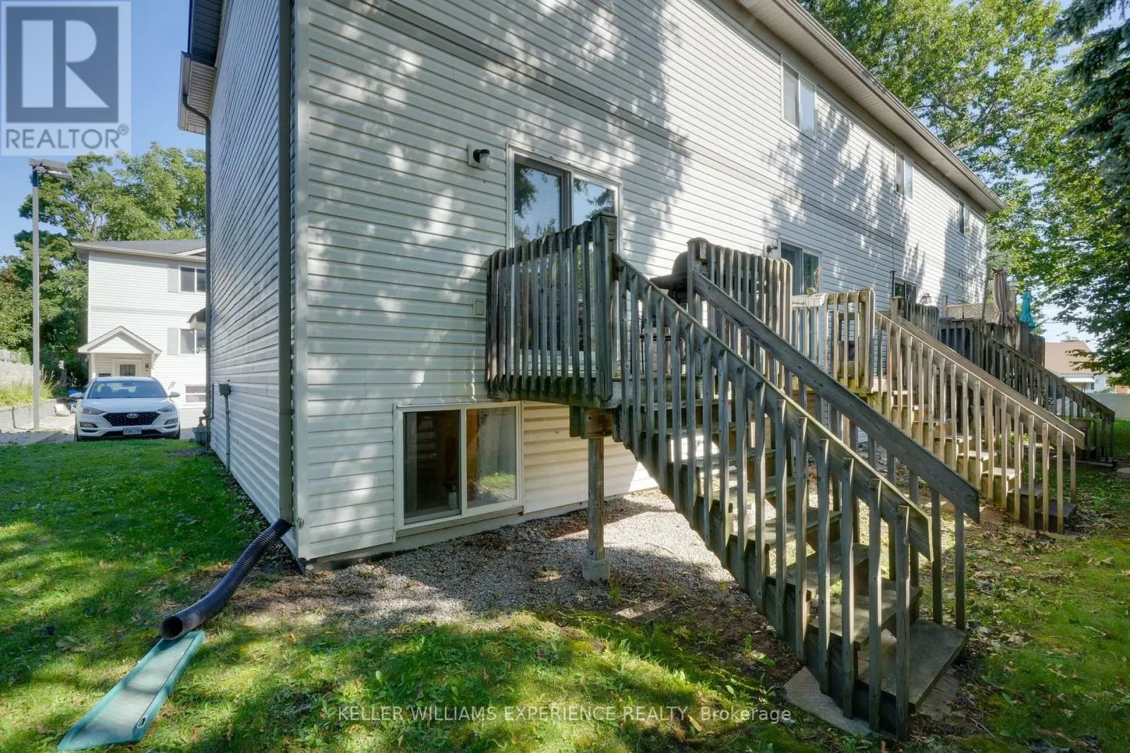 A4 - 440 YONGE STREET
