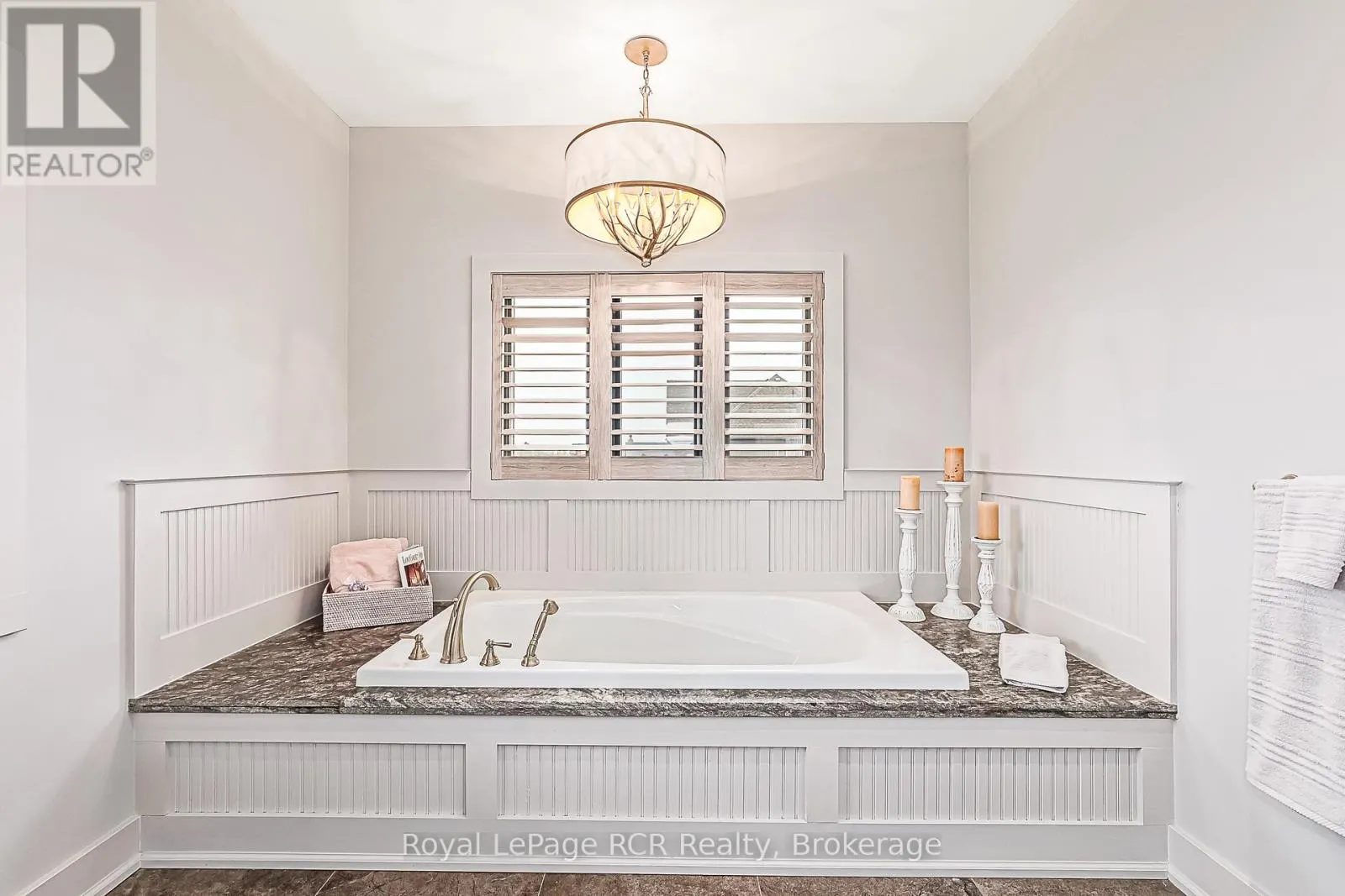 4 MEADOWLARK WAY