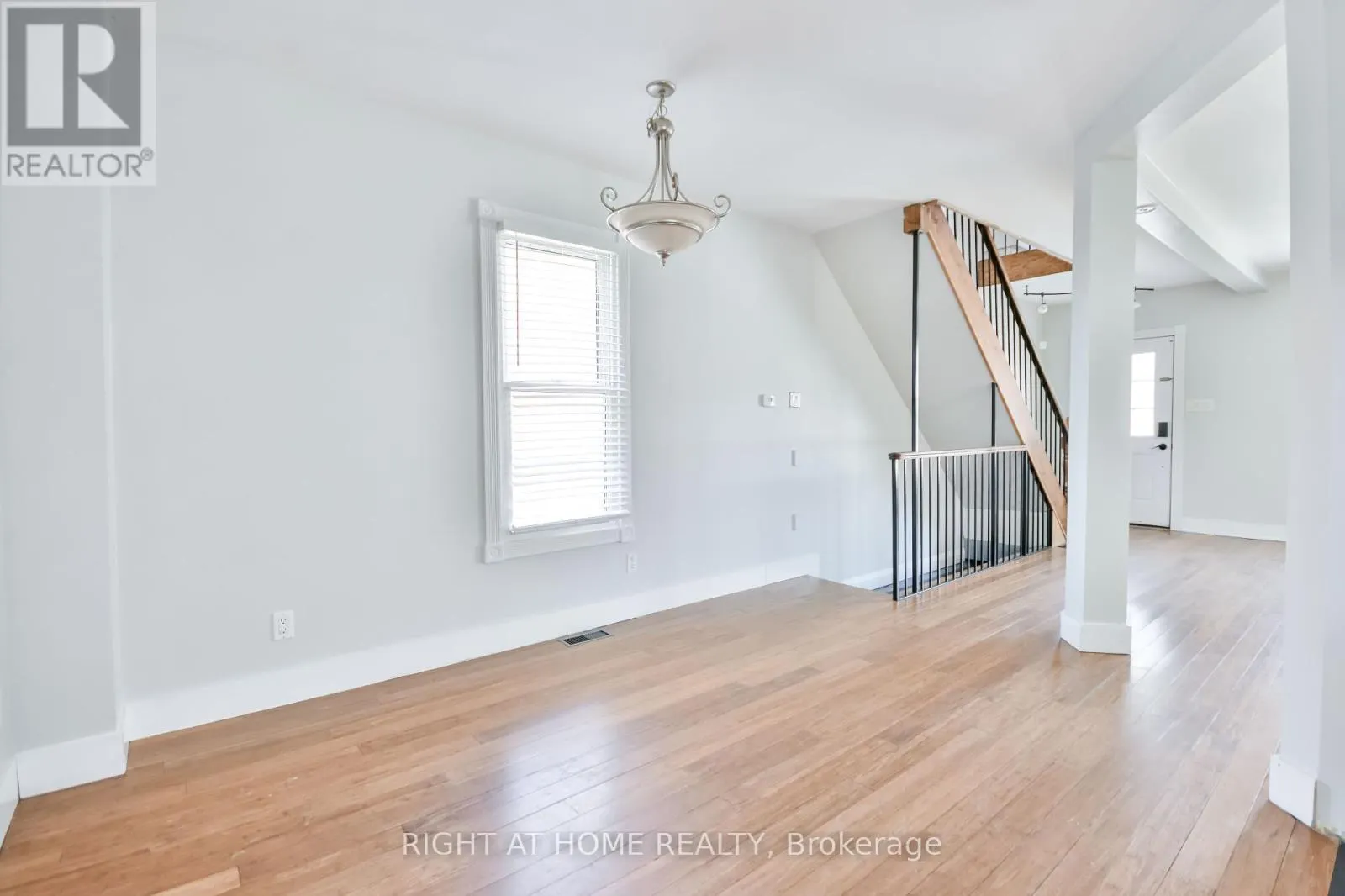 9 SOPHIA STREET W