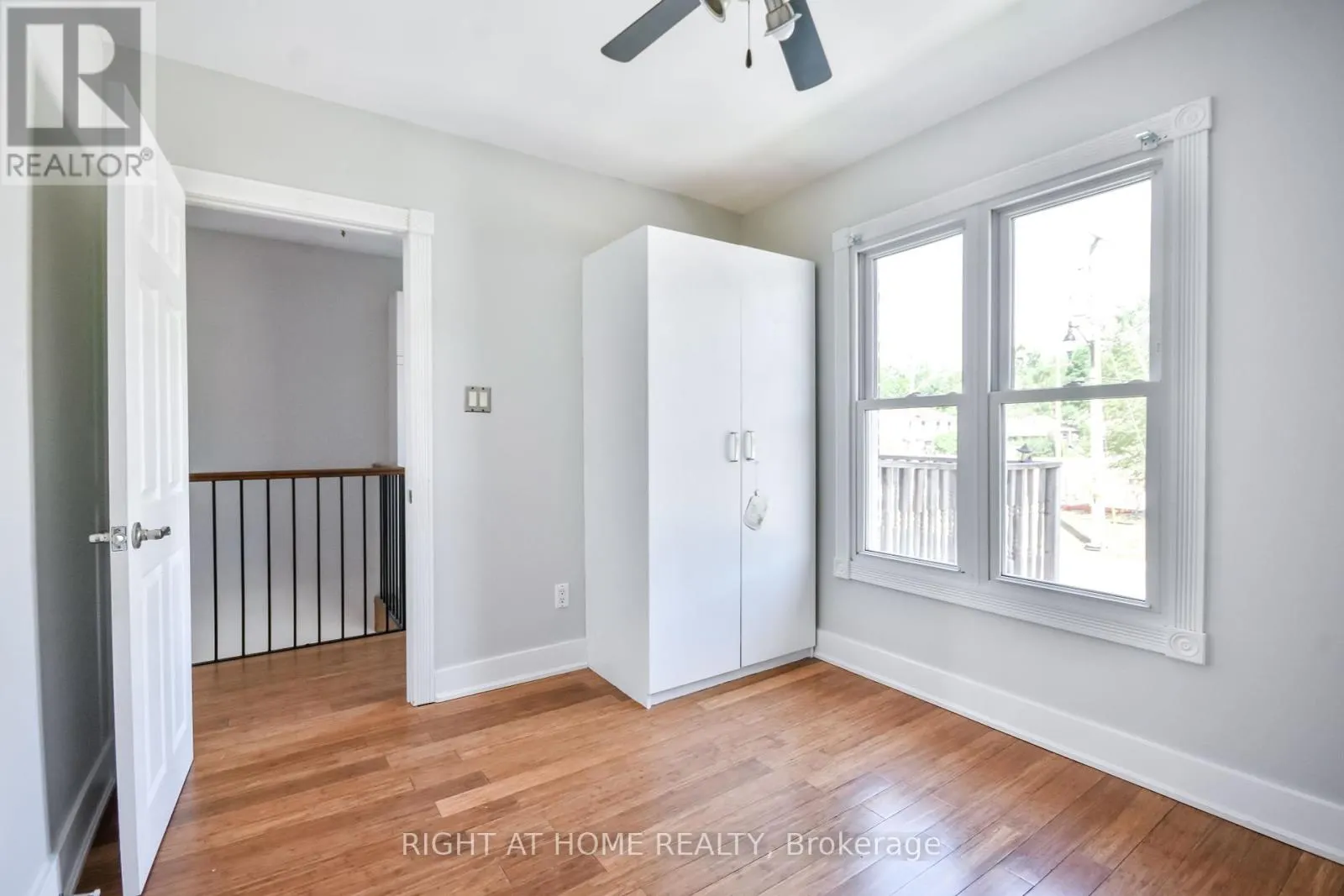 9 SOPHIA STREET W