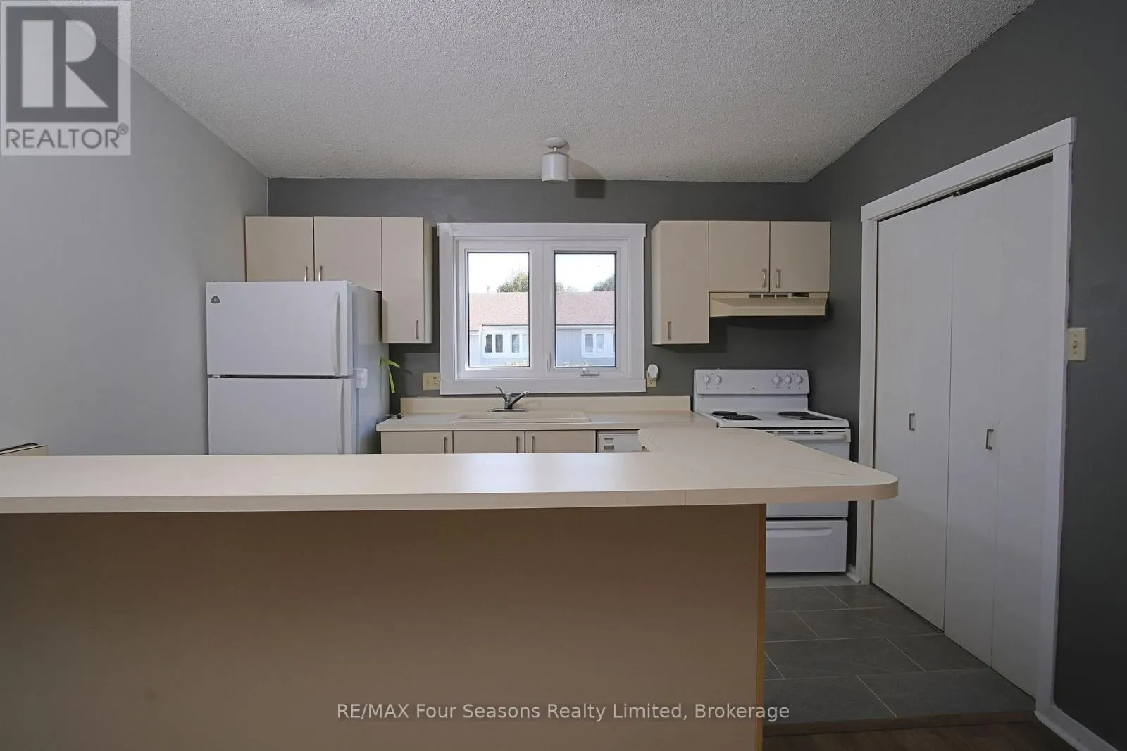 534 - 22 DAWSON DRIVE, #534