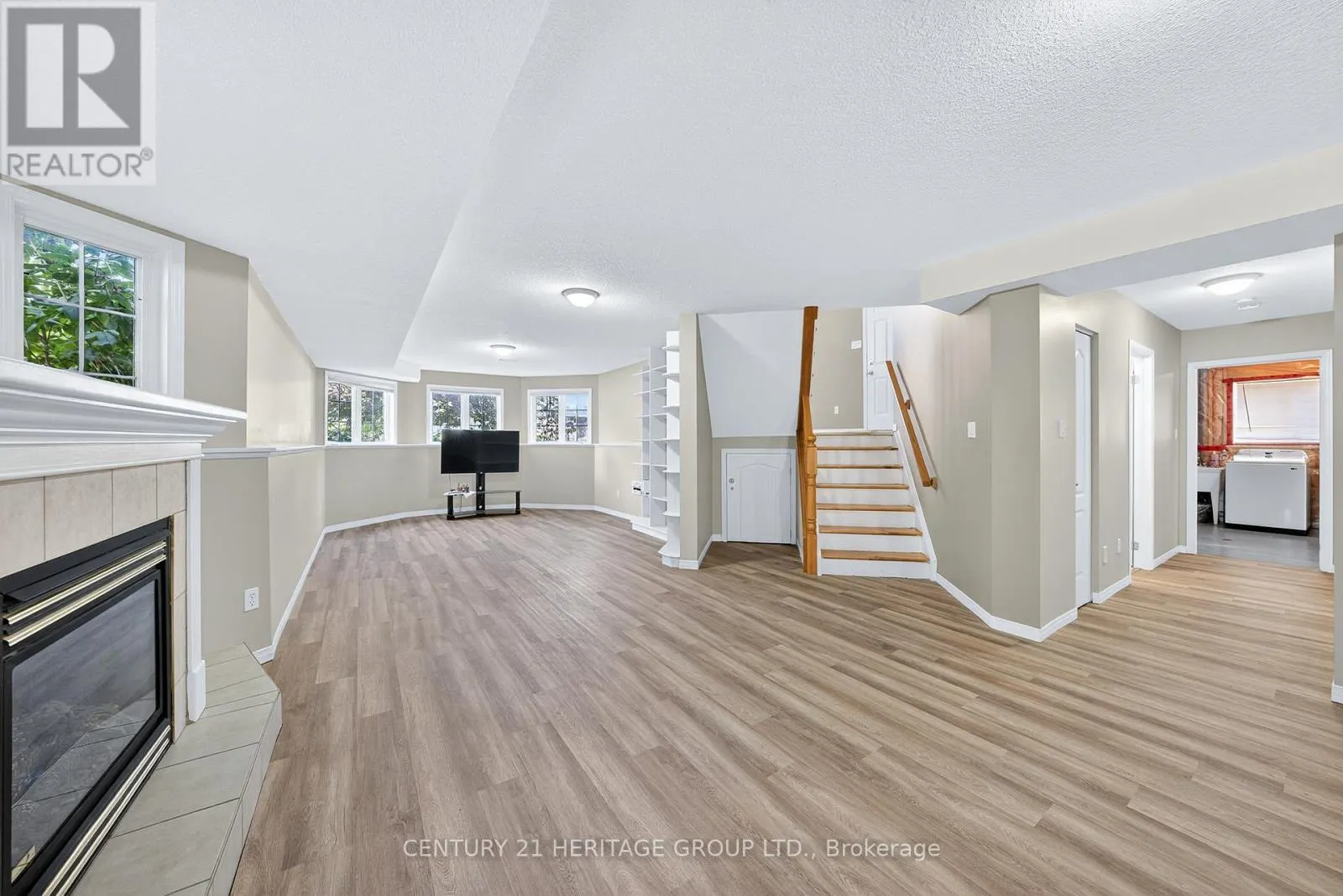 250 KATHLEEN CRESCENT