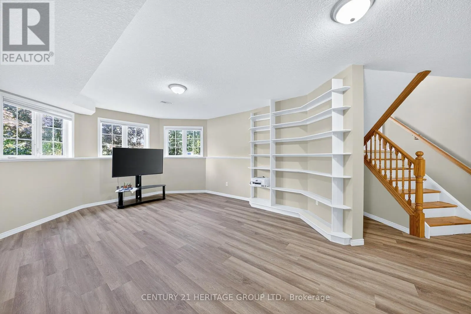 250 KATHLEEN CRESCENT