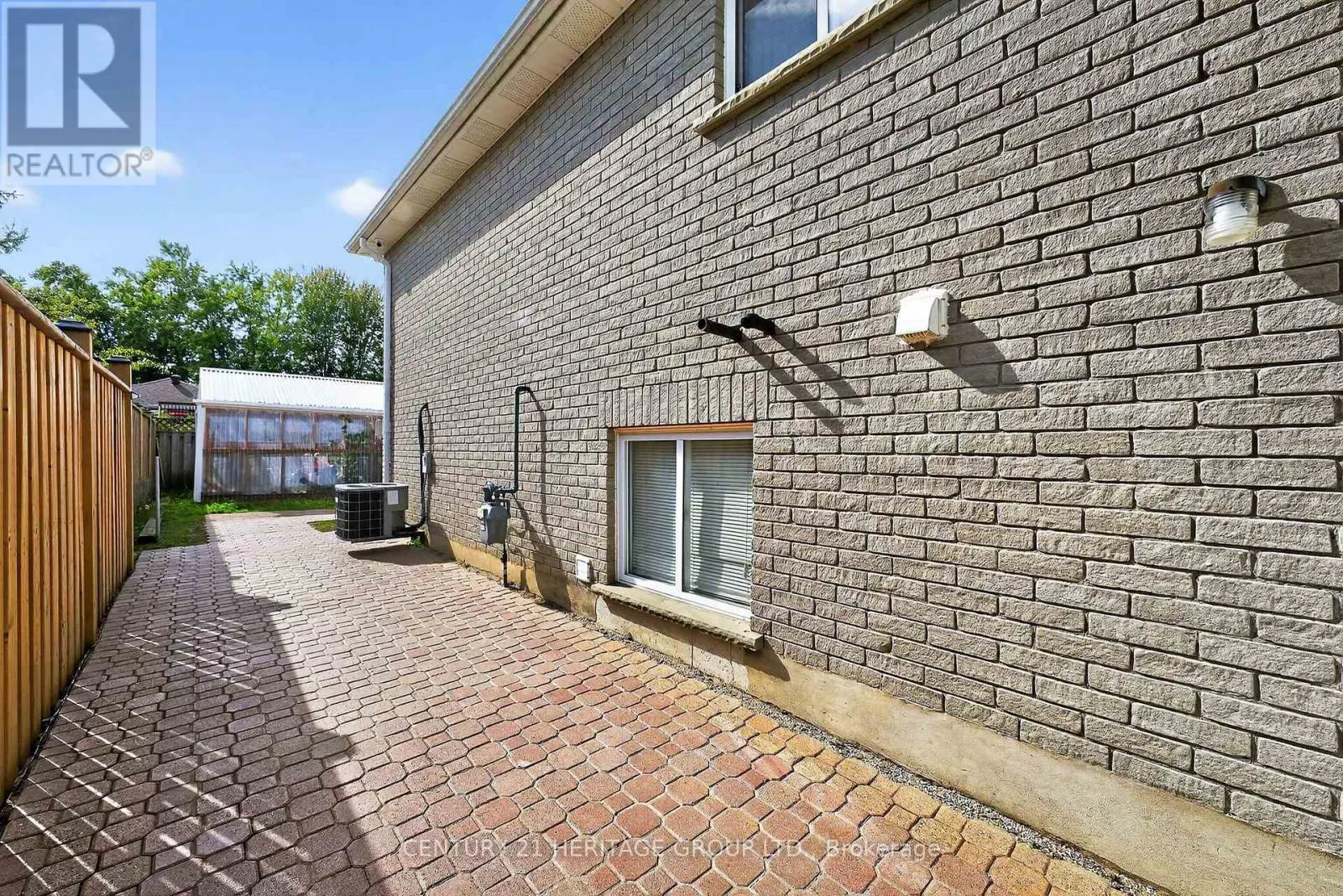 250 KATHLEEN CRESCENT