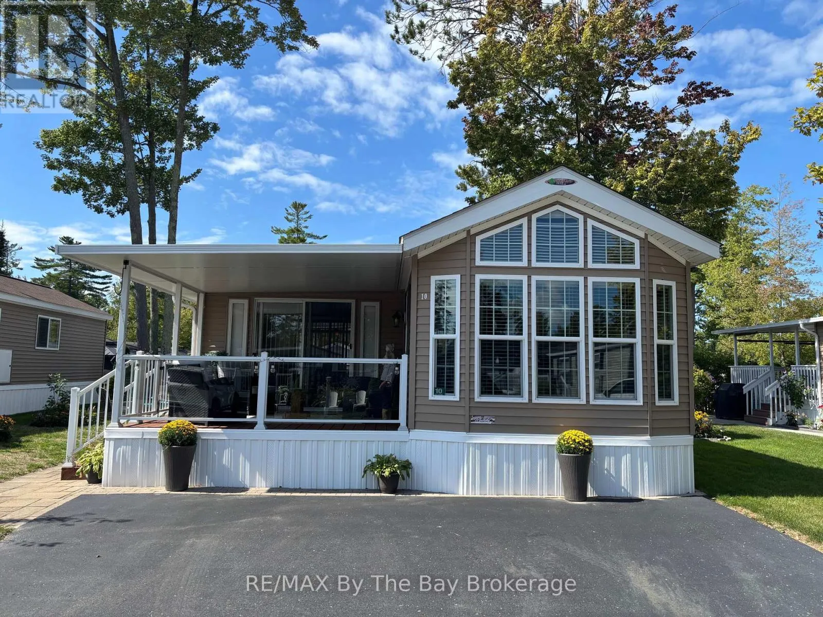 10 WHITE PINES TRAIL