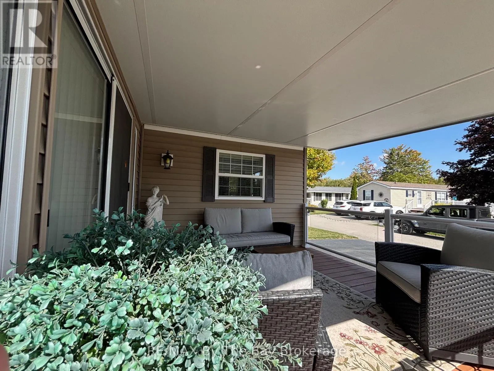 10 WHITE PINES TRAIL