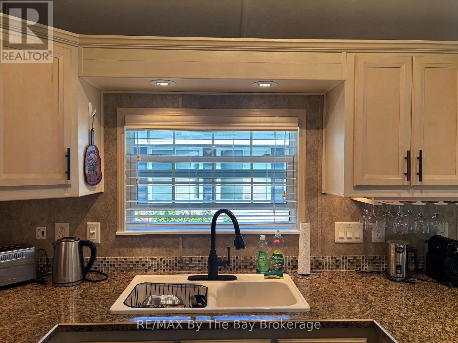 10 WHITE PINES TRAIL