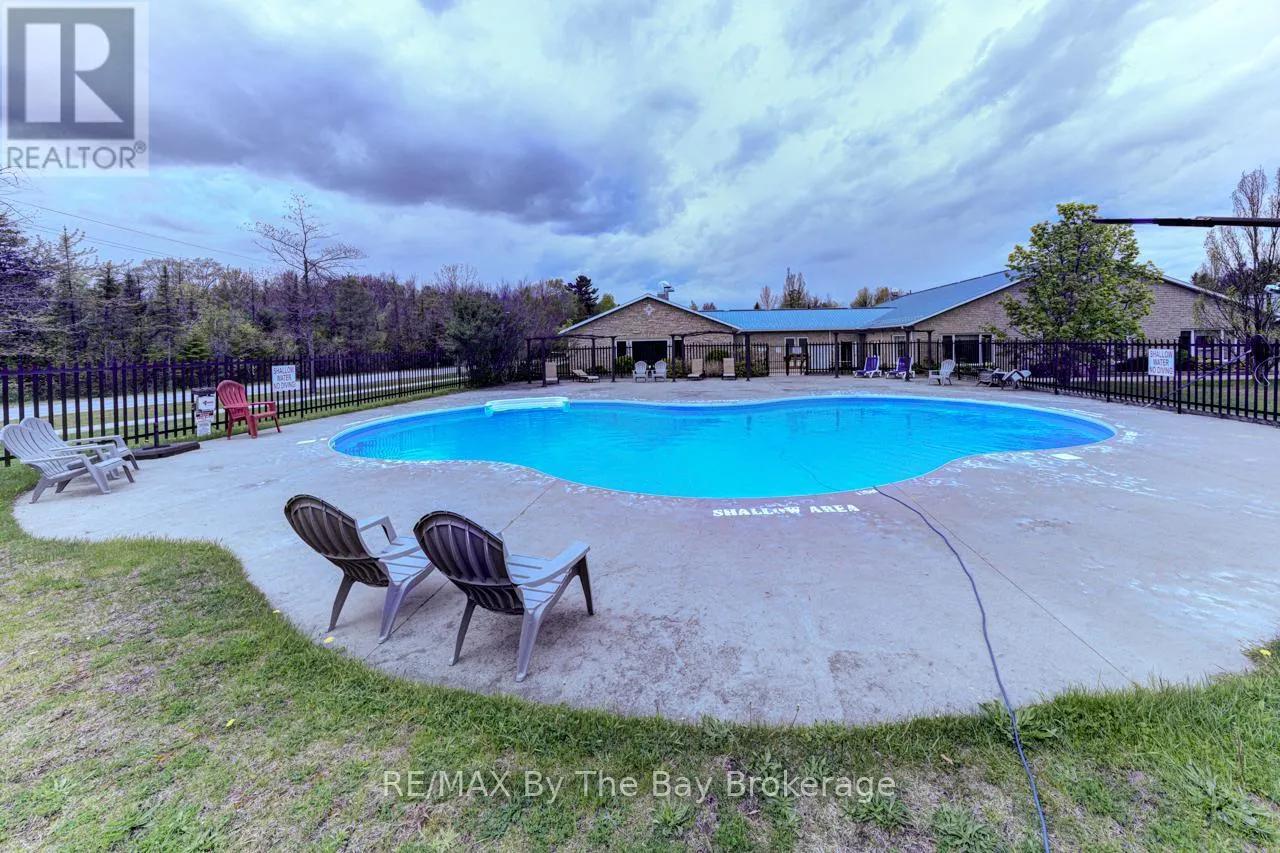 10 WHITE PINES TRAIL
