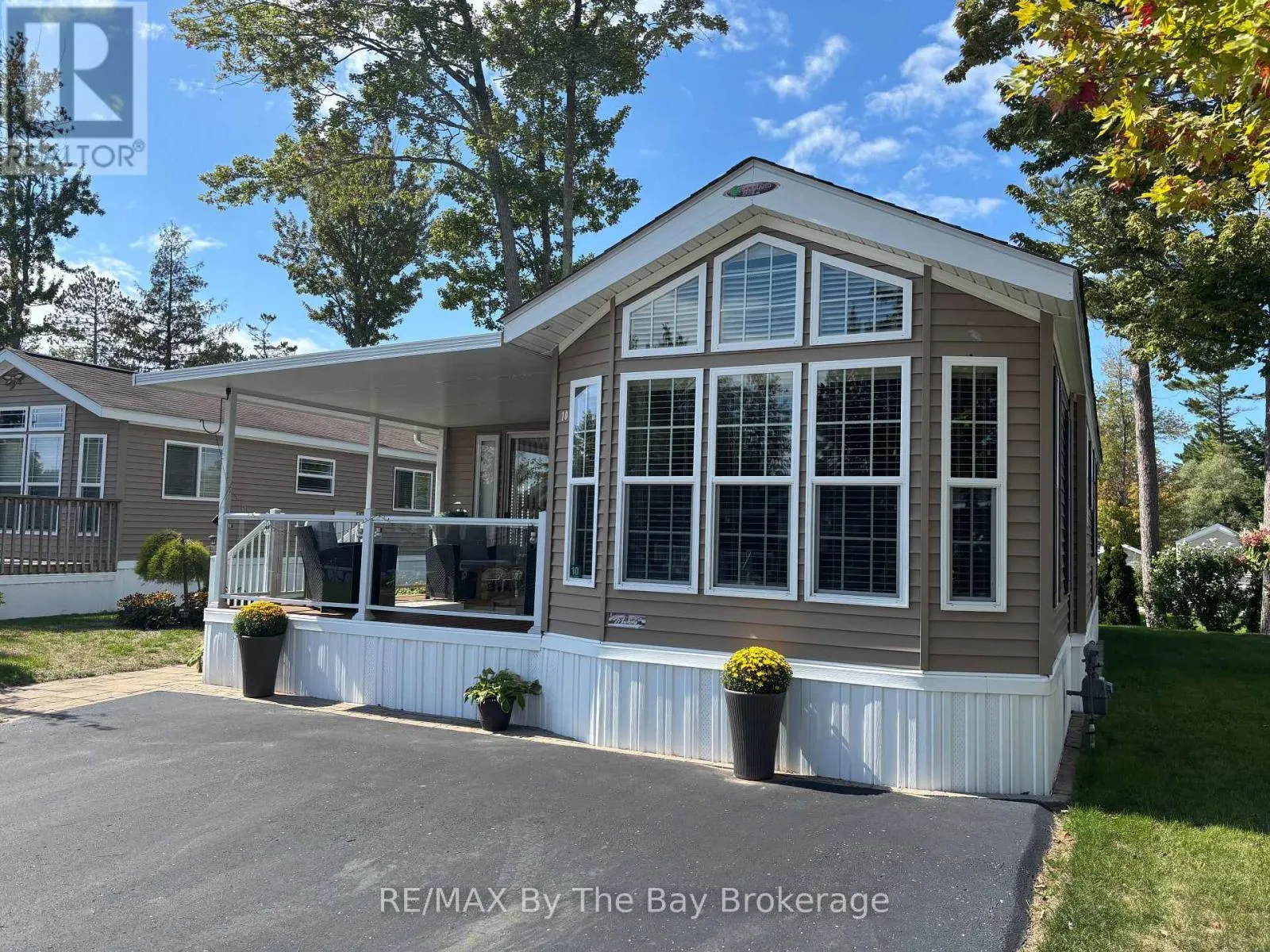 10 WHITE PINES TRAIL