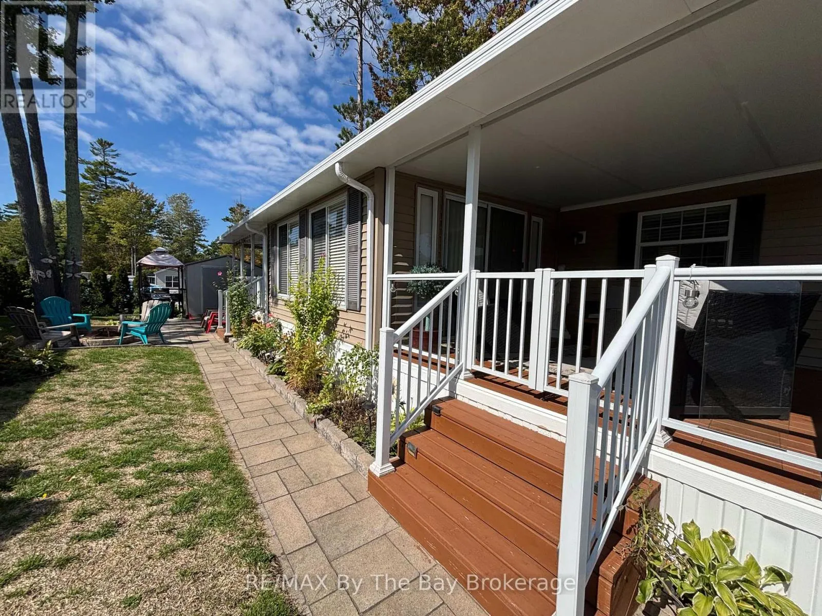 10 WHITE PINES TRAIL