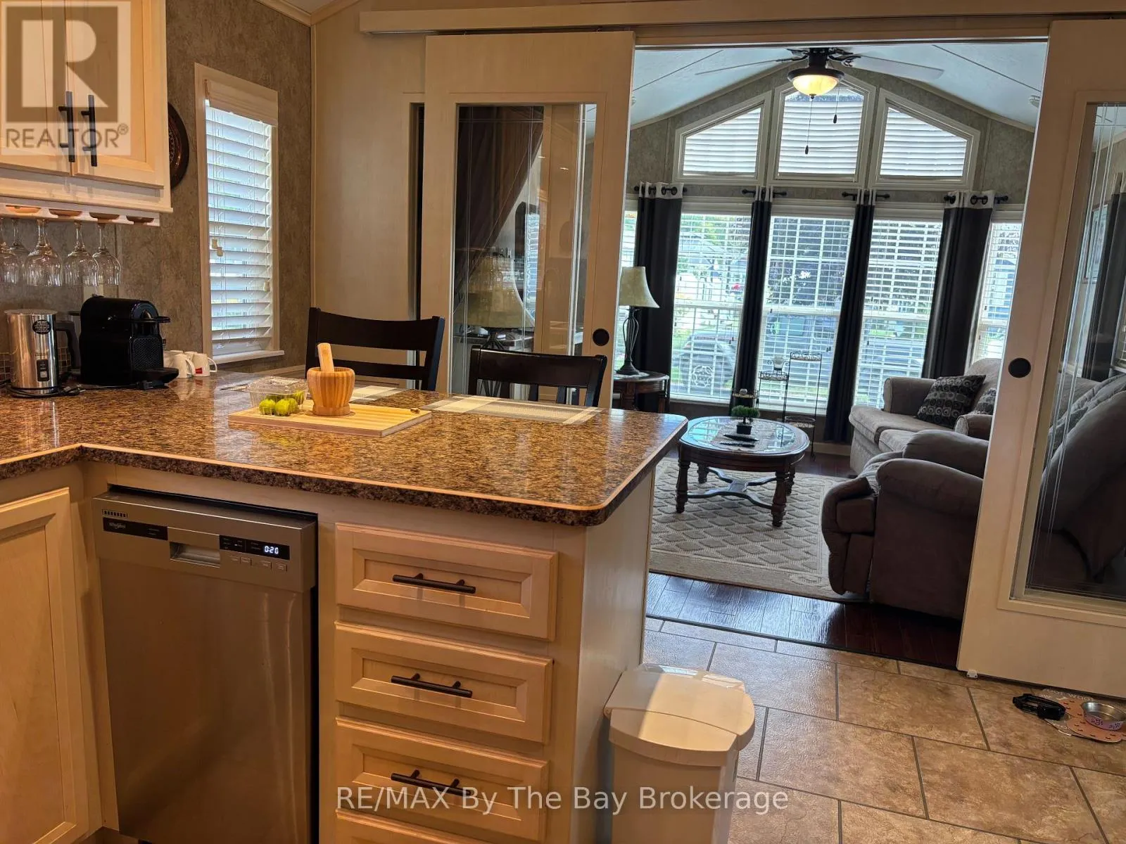 10 WHITE PINES TRAIL