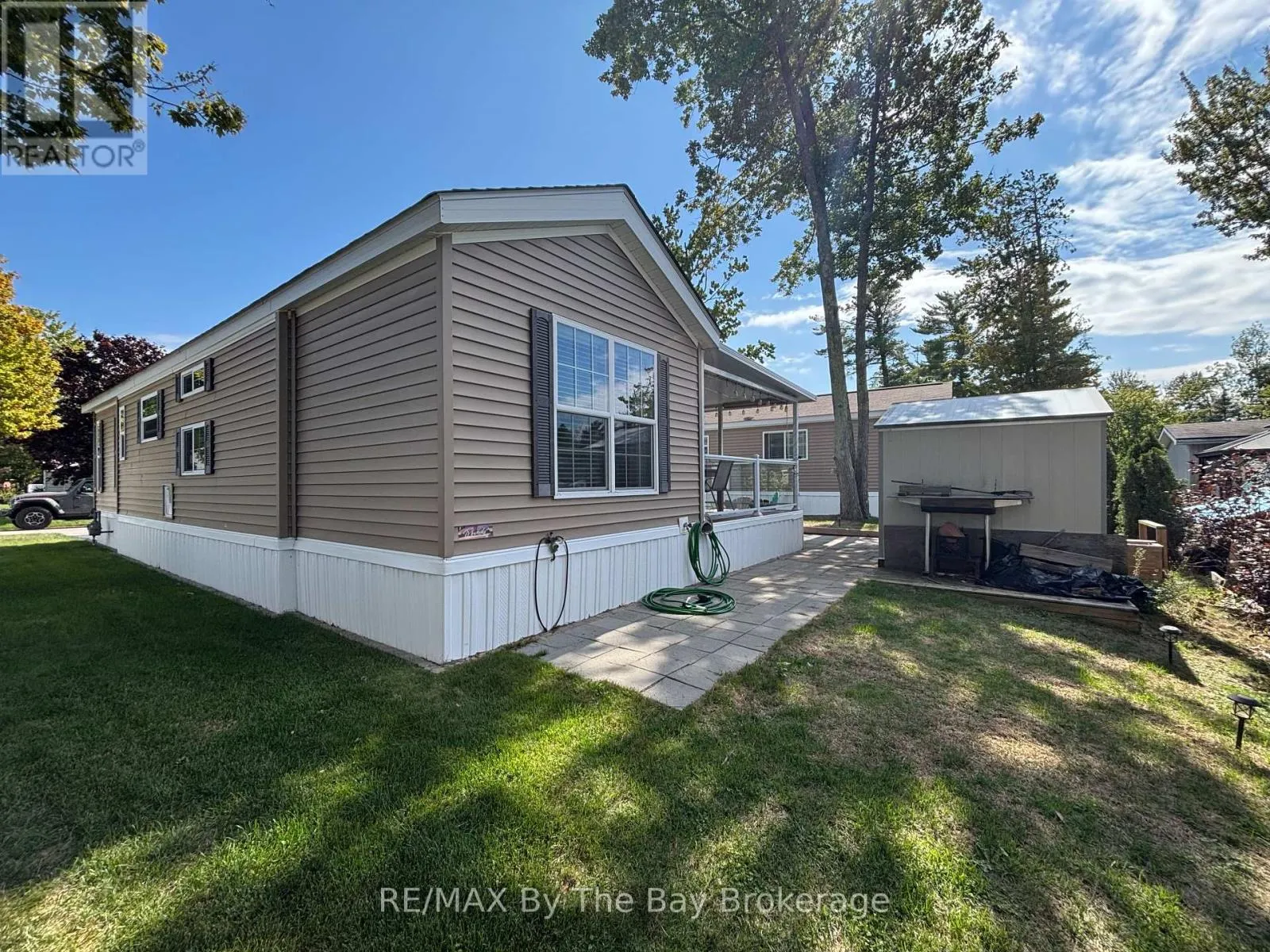 10 WHITE PINES TRAIL