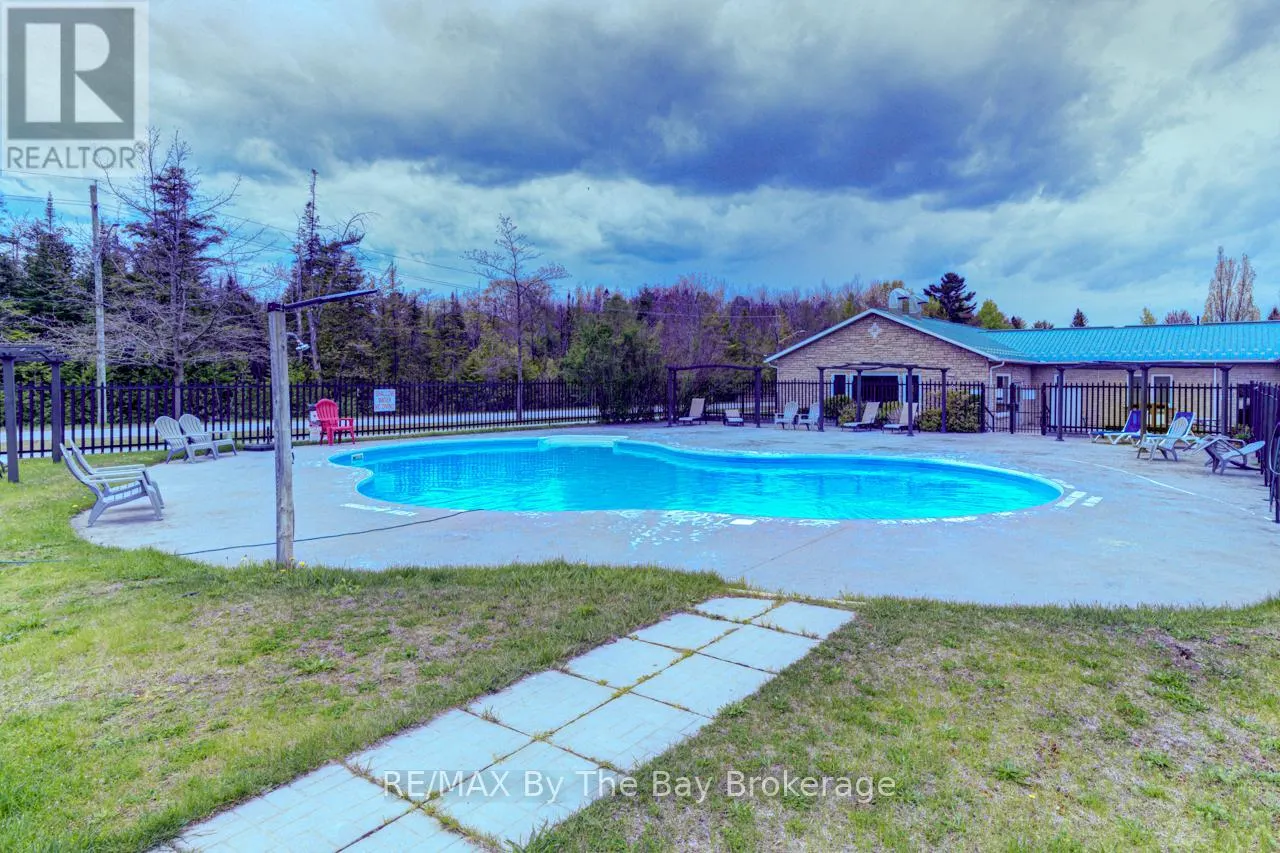 10 WHITE PINES TRAIL
