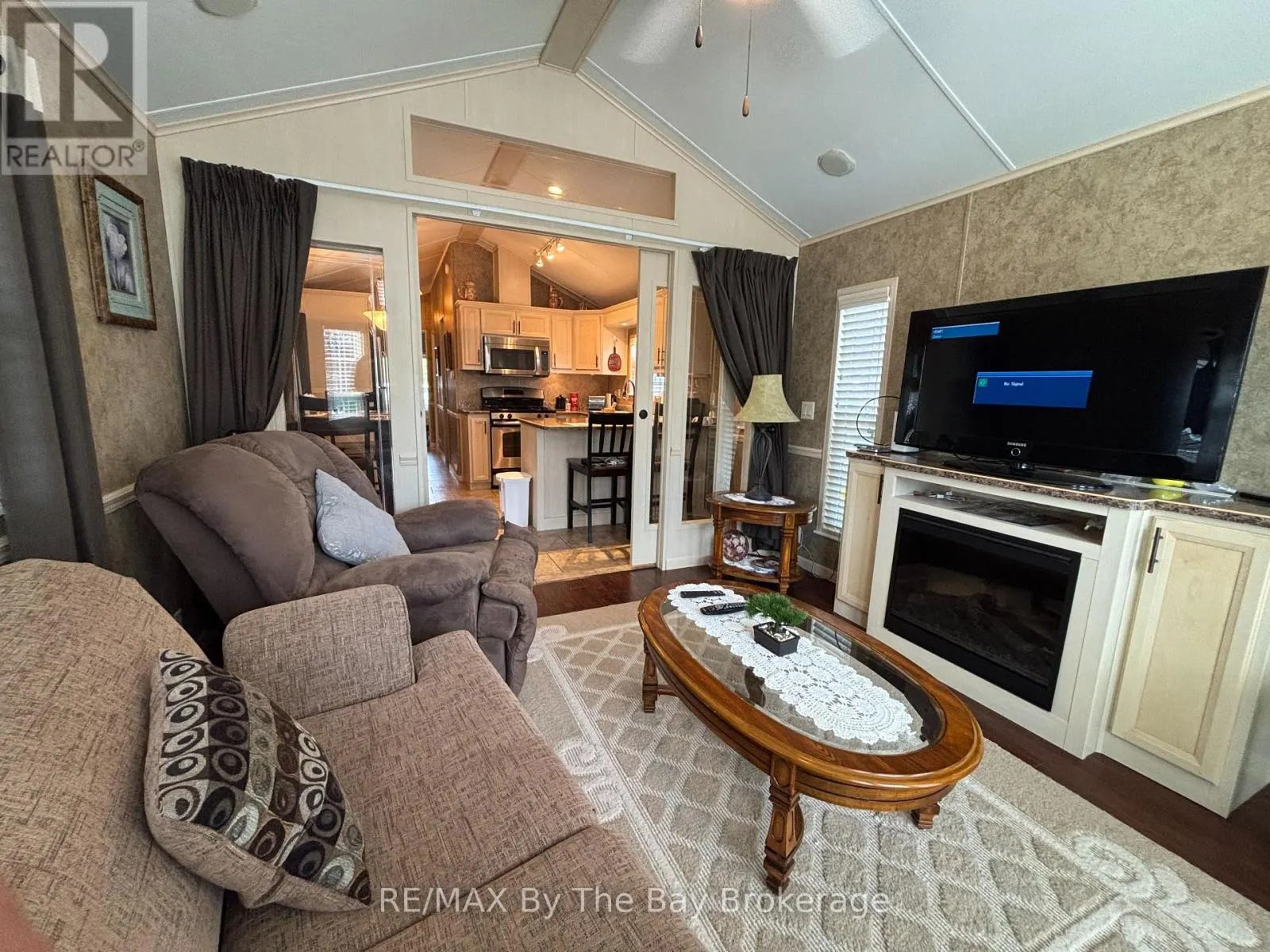 10 WHITE PINES TRAIL