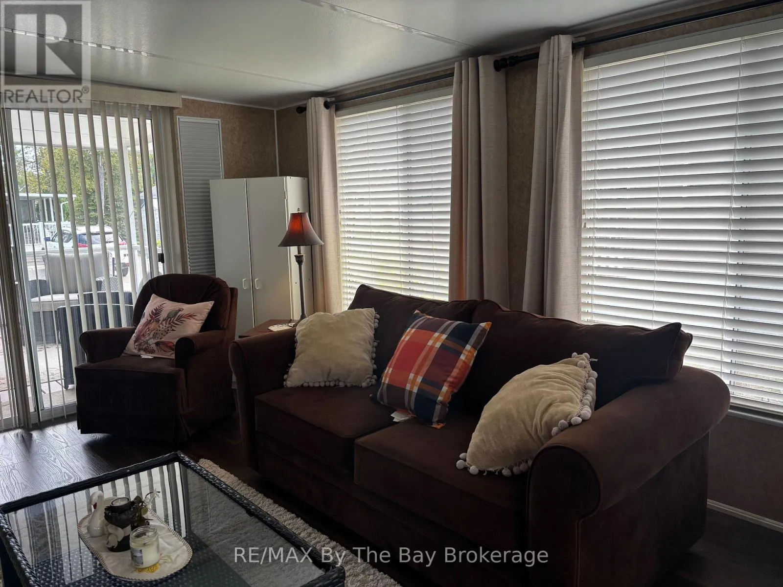 10 WHITE PINES TRAIL