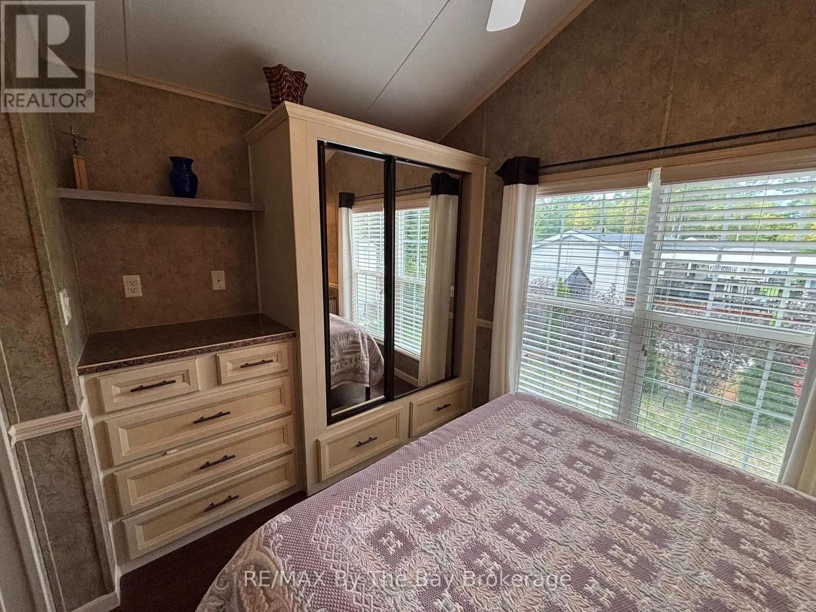 10 WHITE PINES TRAIL