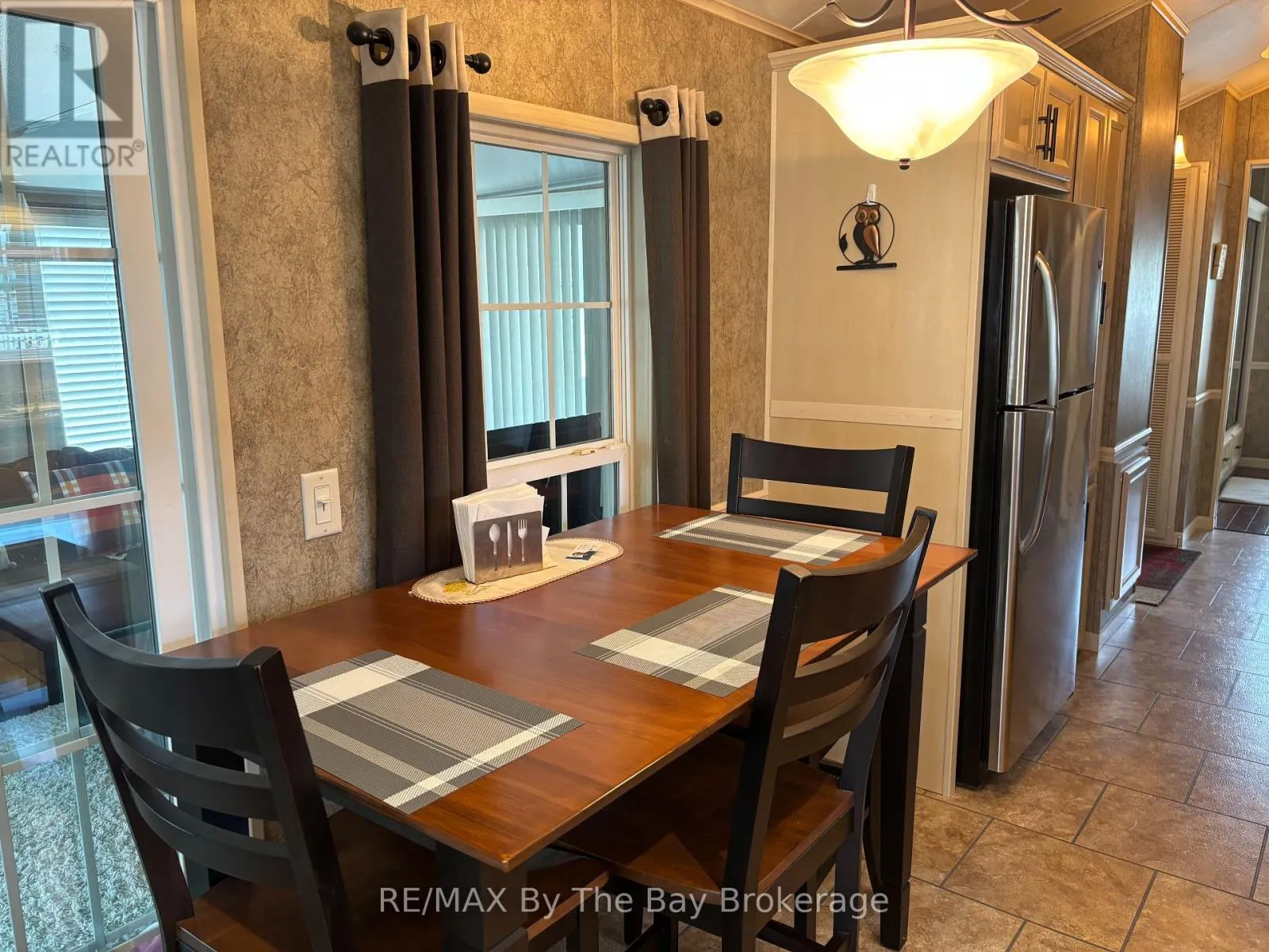10 WHITE PINES TRAIL