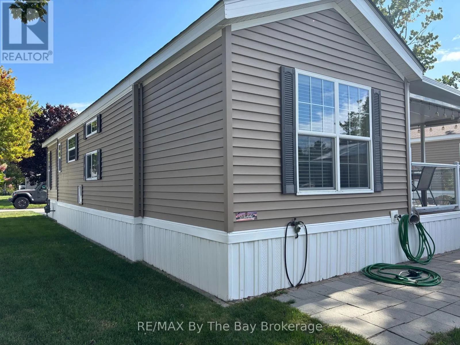 10 WHITE PINES TRAIL