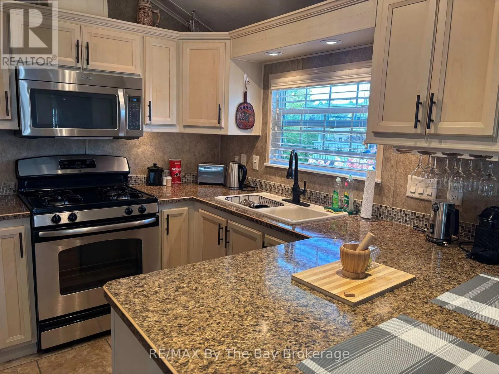 10 WHITE PINES TRAIL