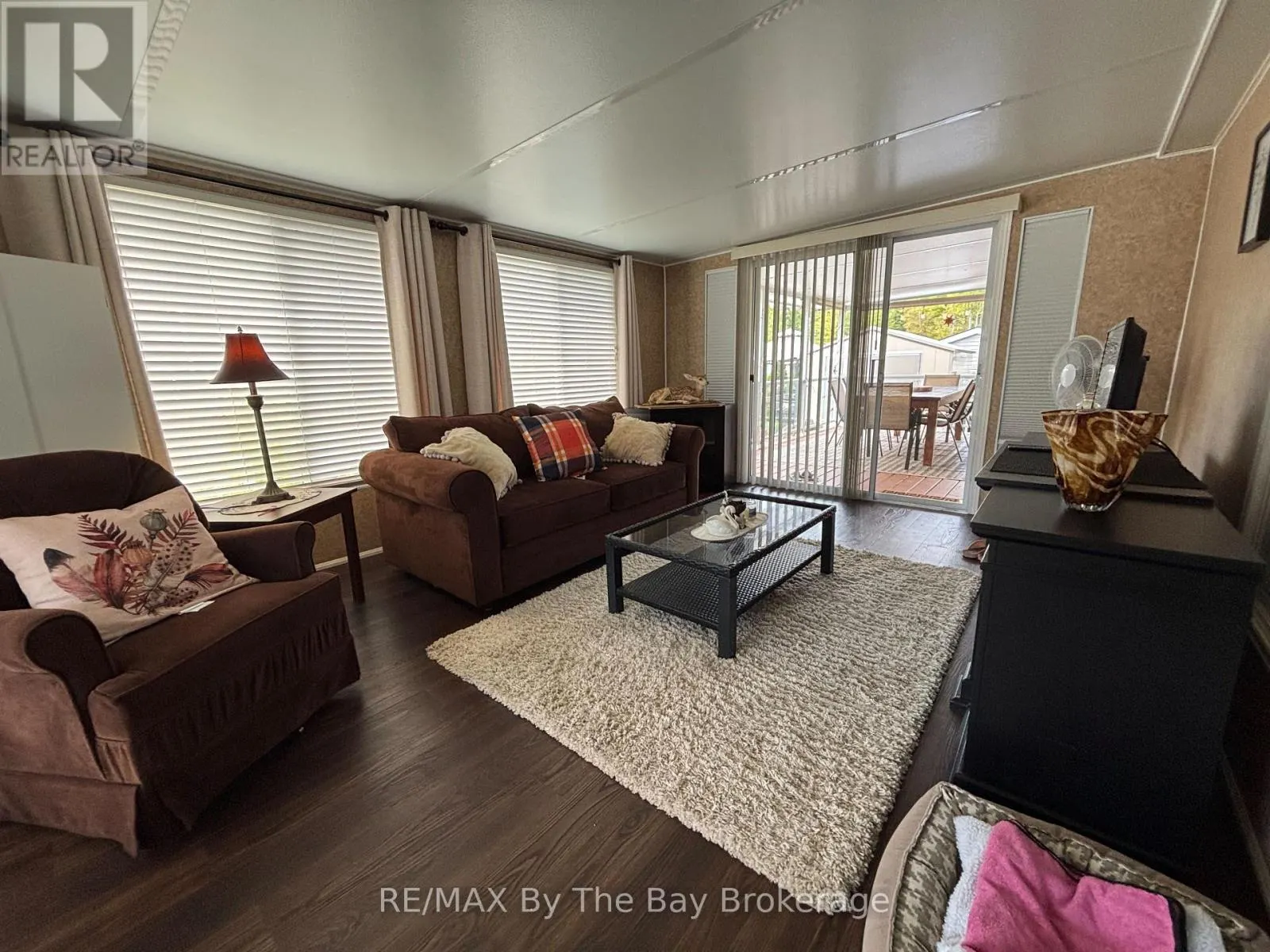 10 WHITE PINES TRAIL