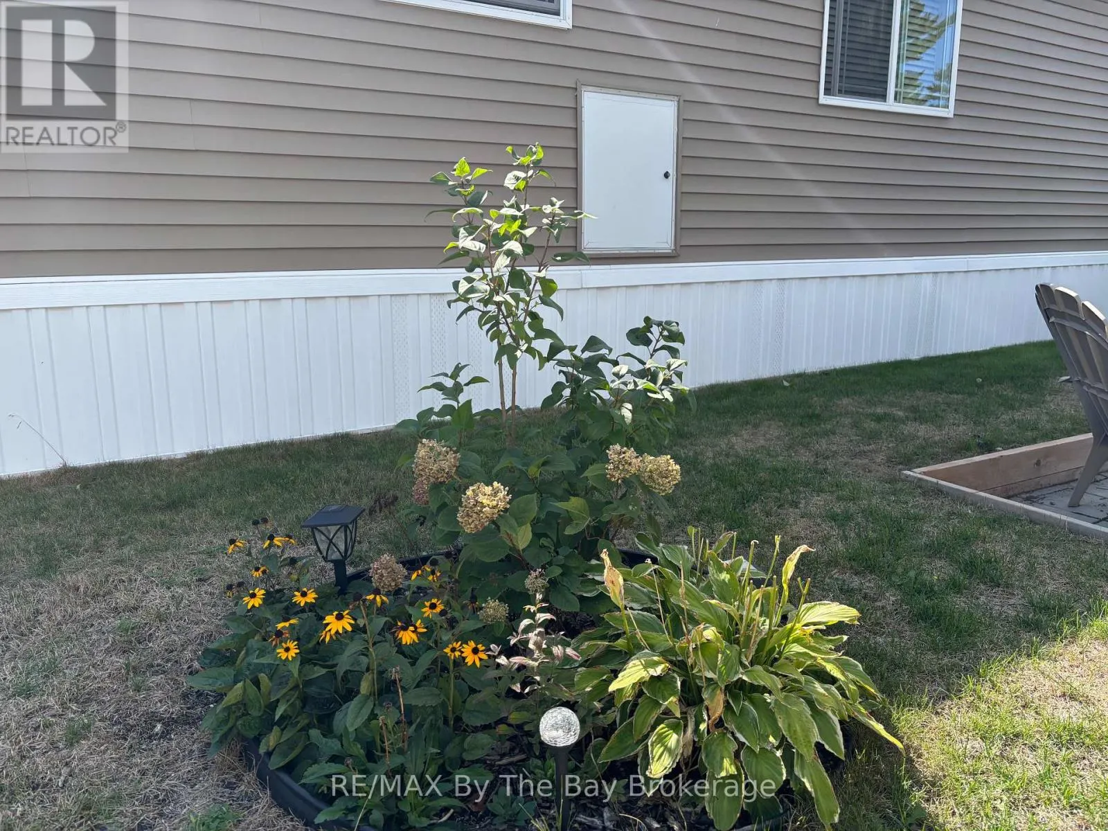 10 WHITE PINES TRAIL