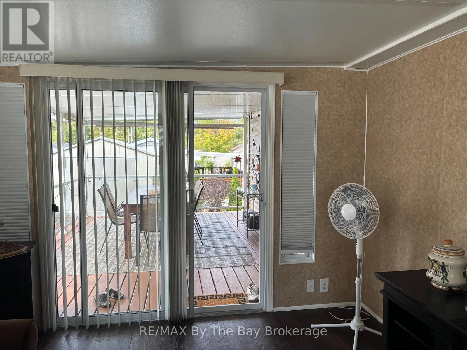 10 WHITE PINES TRAIL