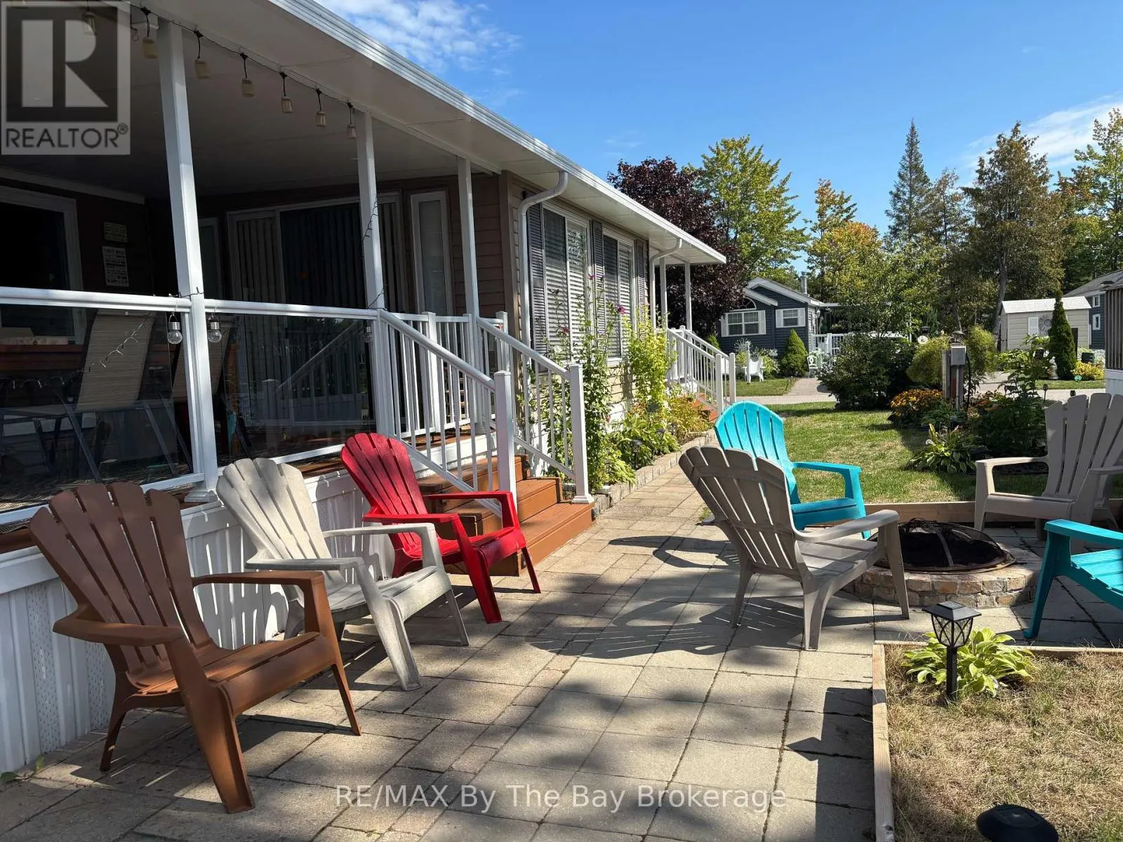 10 WHITE PINES TRAIL