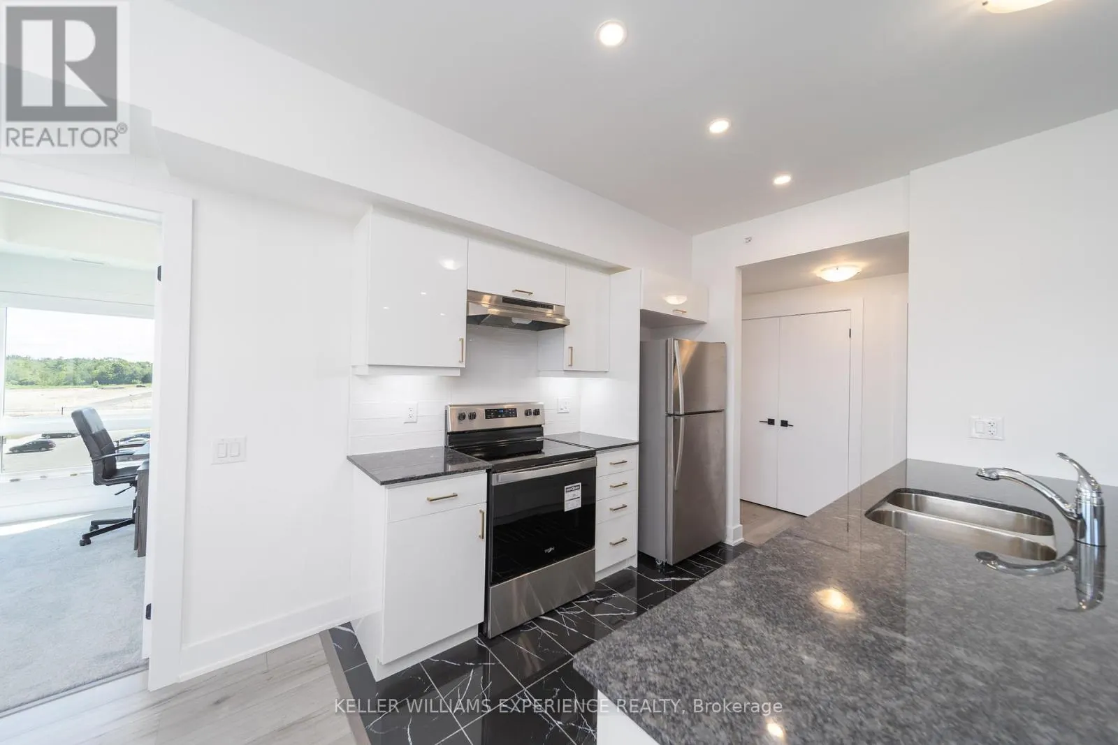 401 - 8 CULINARY LANE