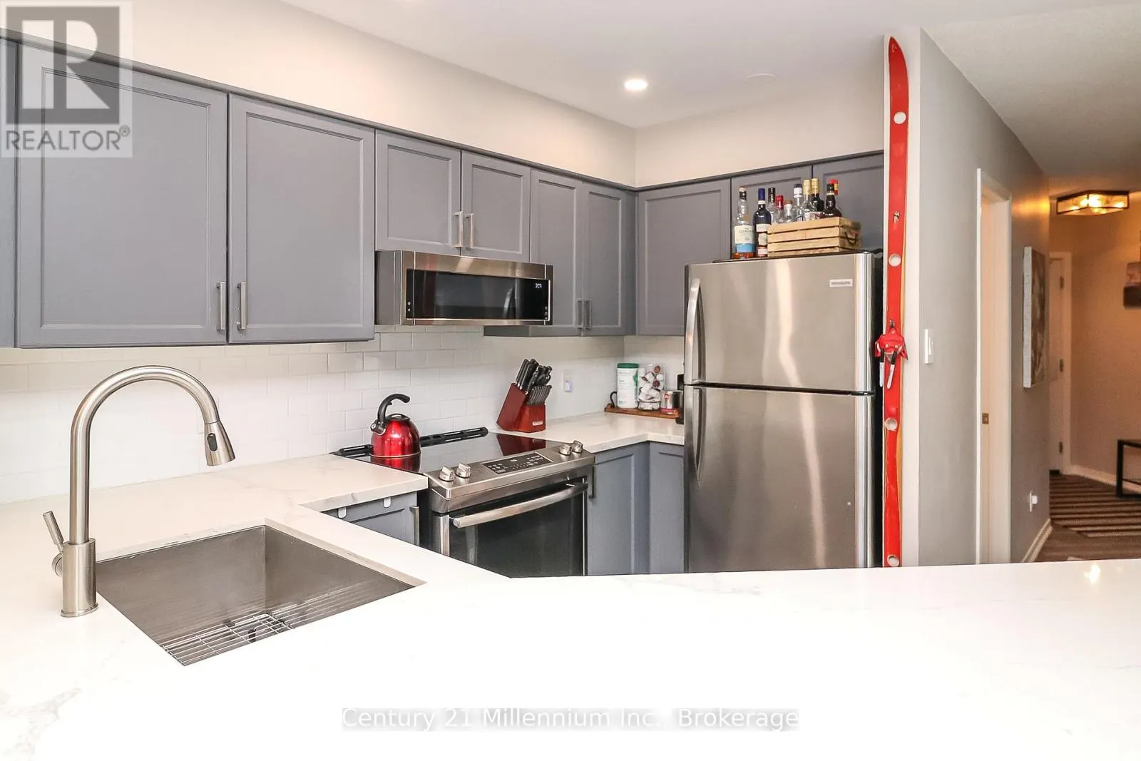 12 - 360 MARINERS WAY, #12