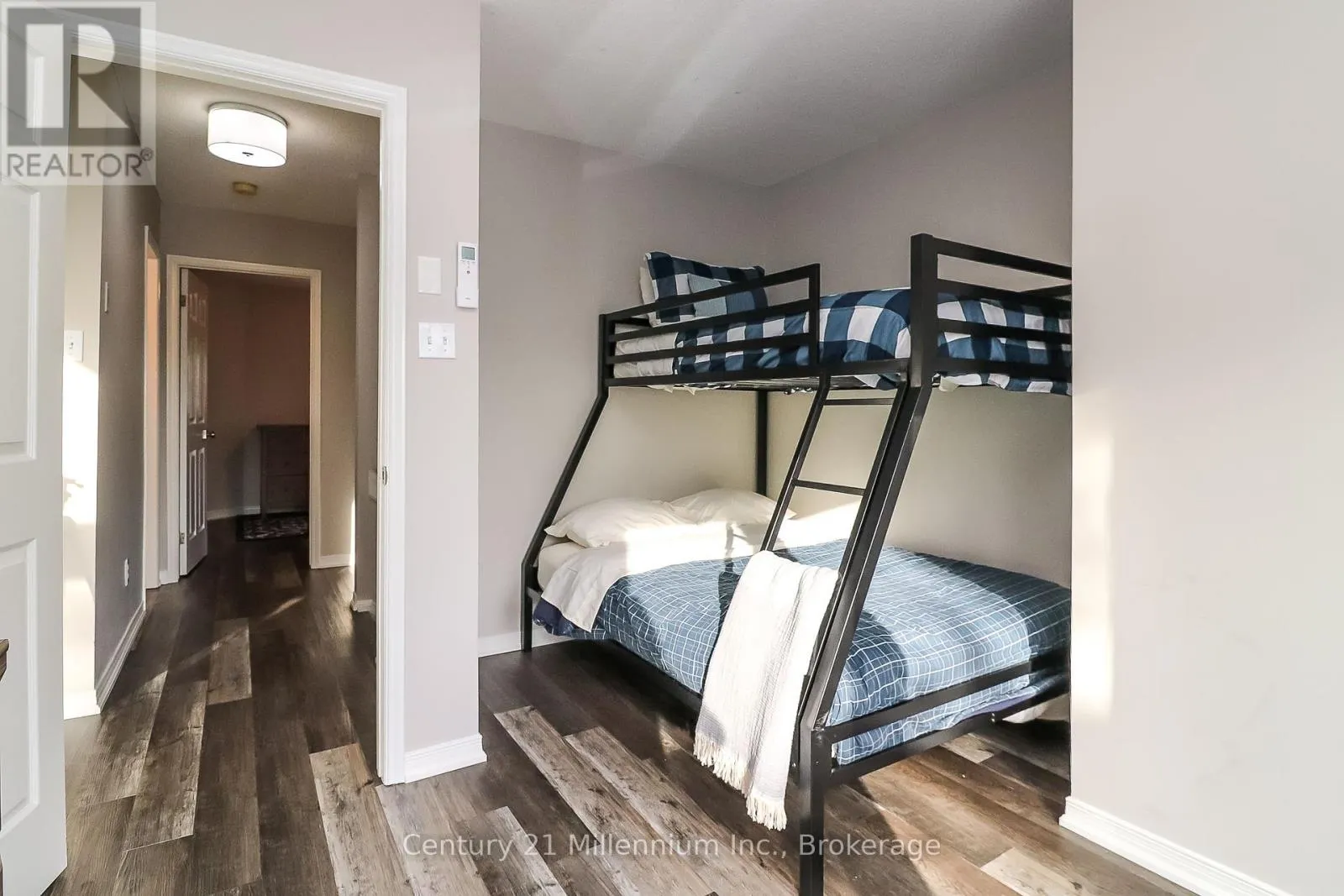 12 - 360 MARINERS WAY, #12
