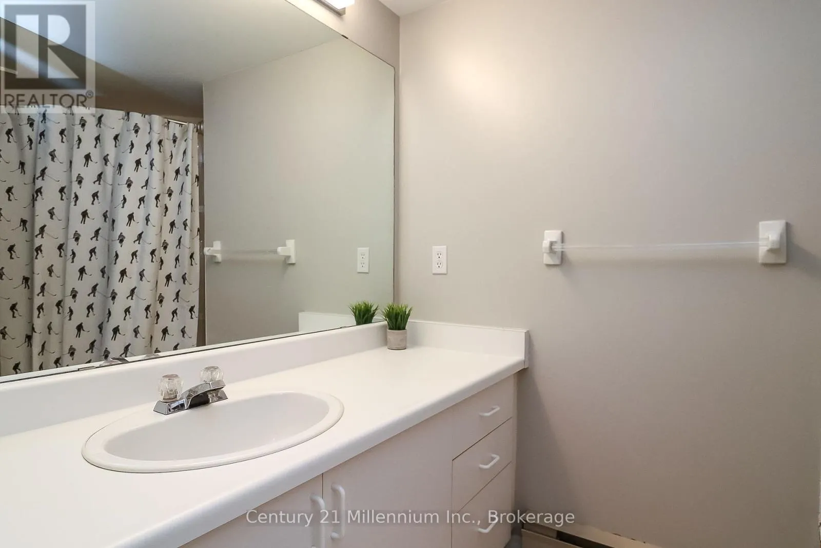 12 - 360 MARINERS WAY, #12