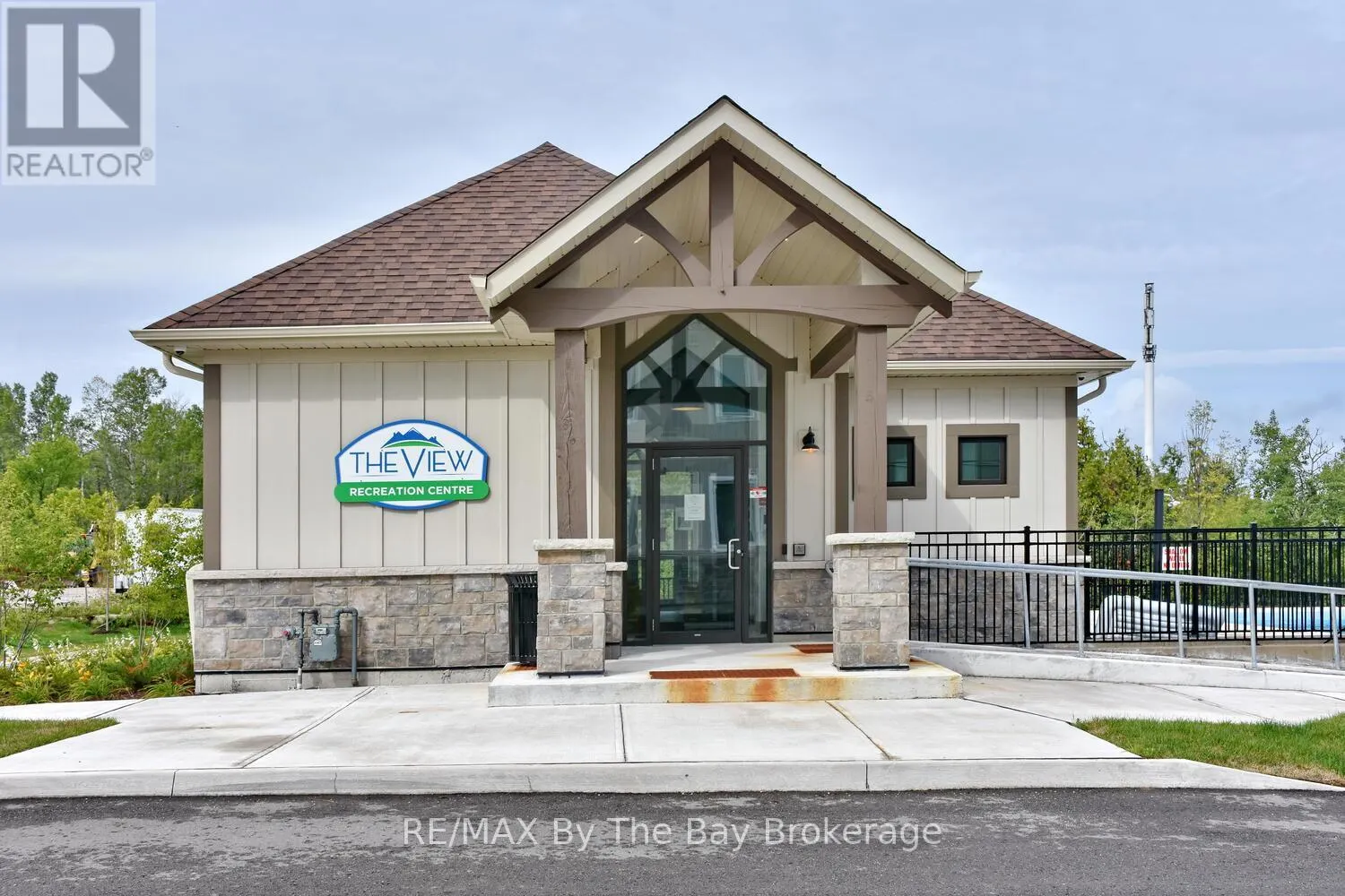 206 - 17 SPOONER CRESCENT, #206