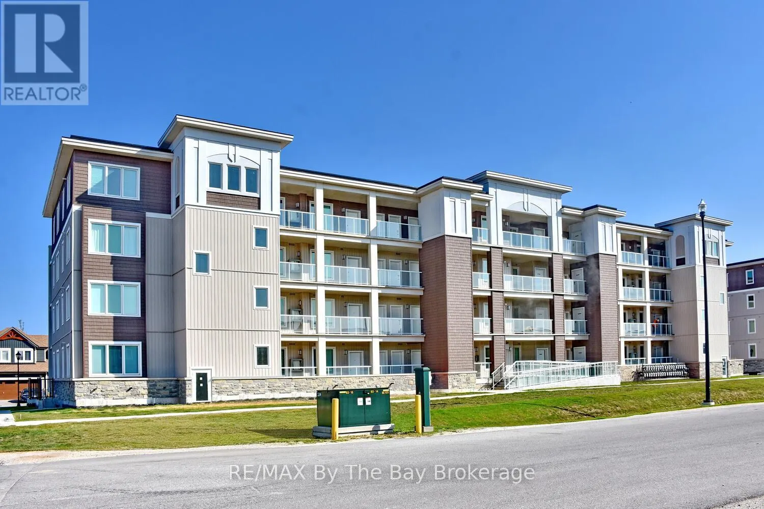 206 - 17 SPOONER CRESCENT, #206