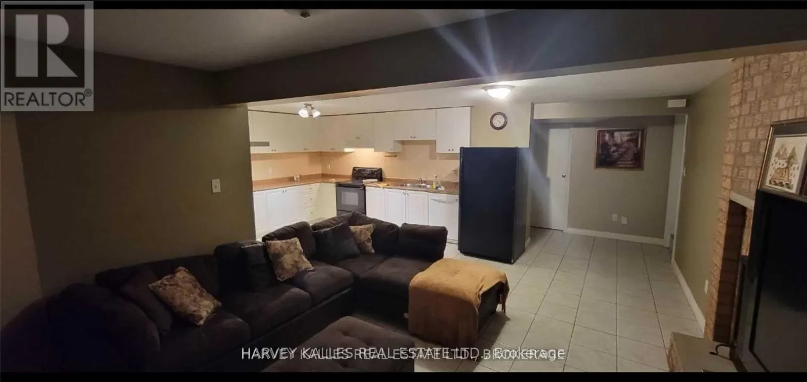 11 TWIN PINES DRIVE