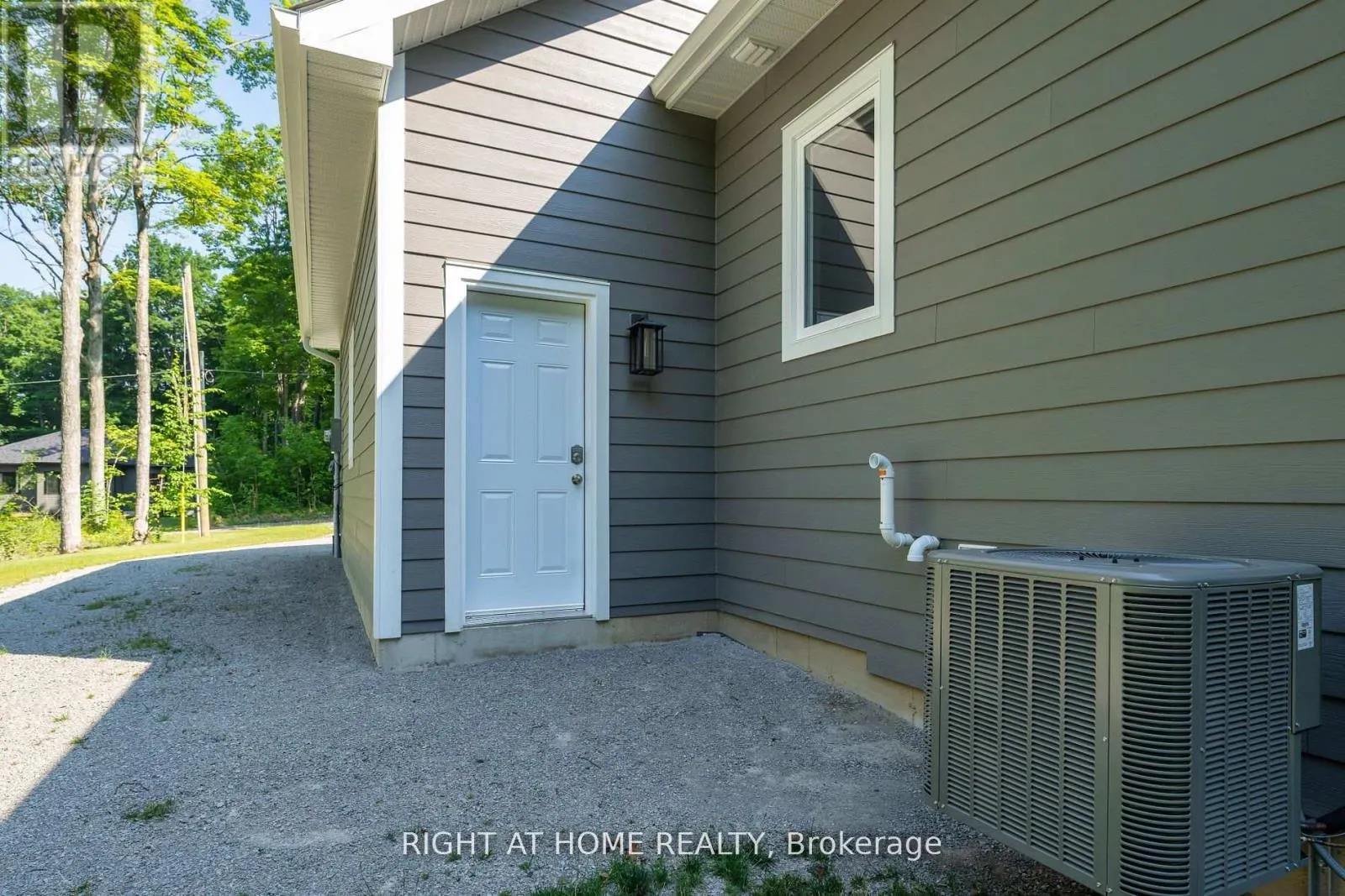 9 FAIRLAWN GROVE